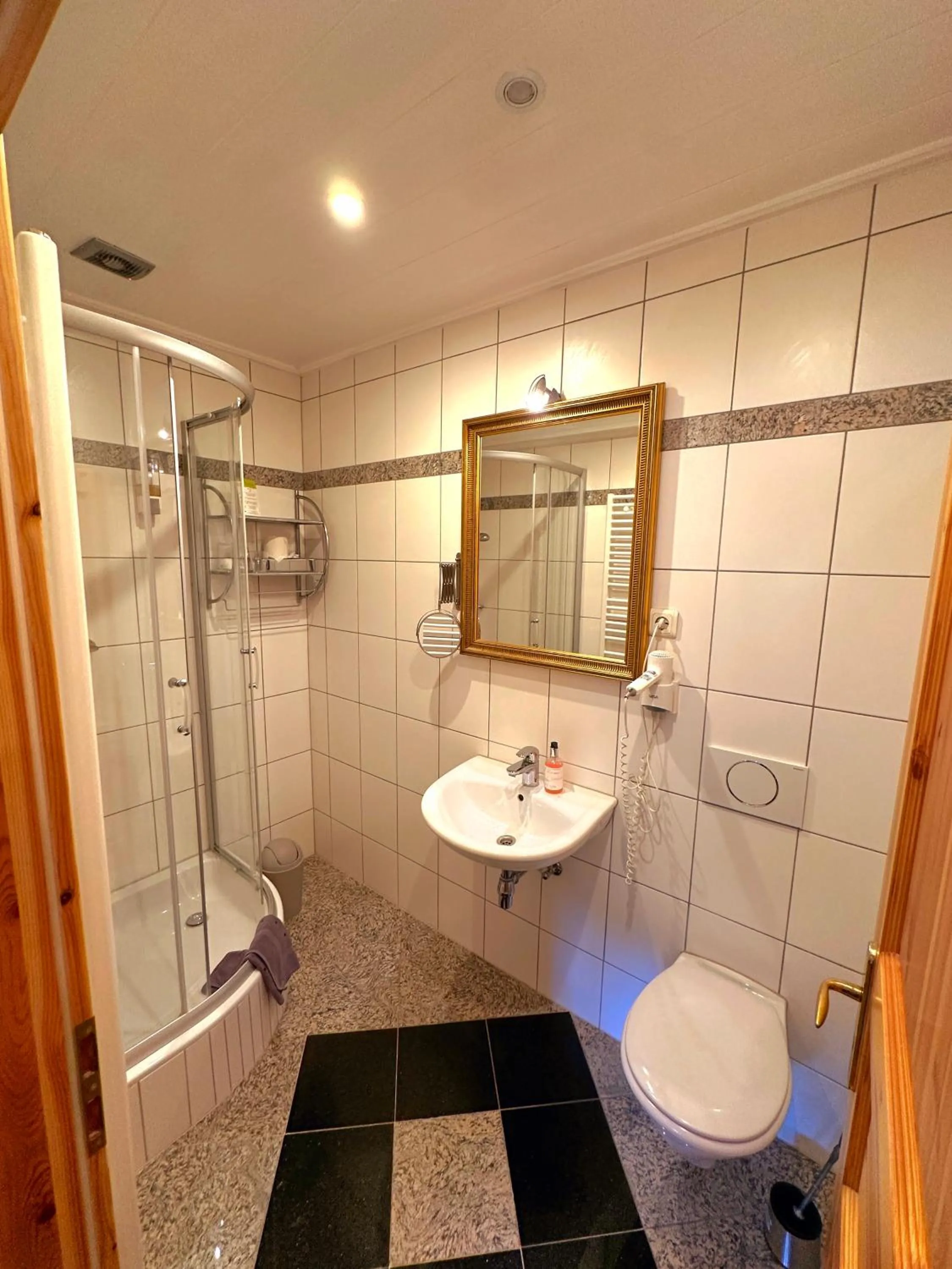 Bathroom in Hotel am Markt Bacharach