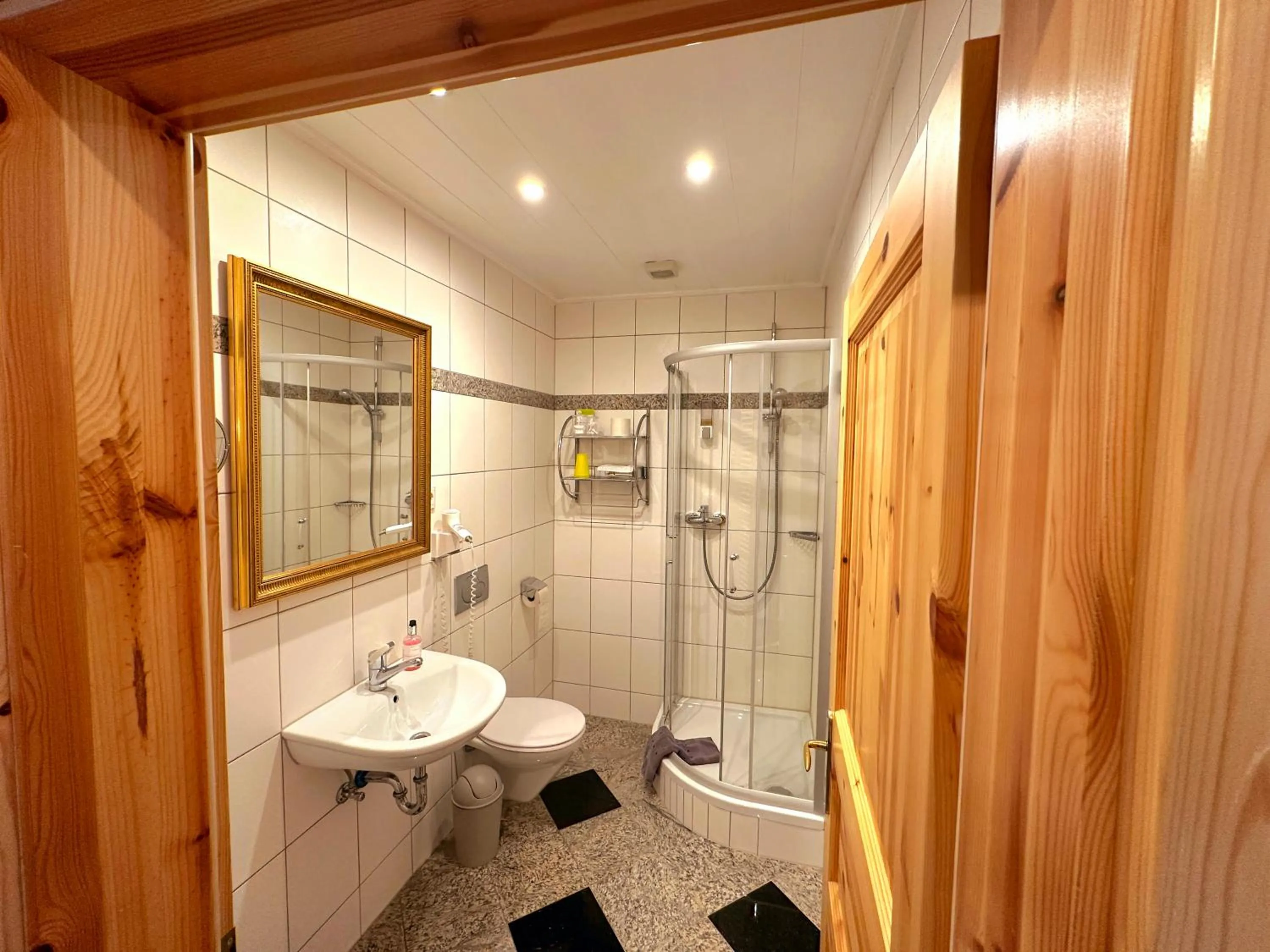 Bathroom in Hotel am Markt Bacharach