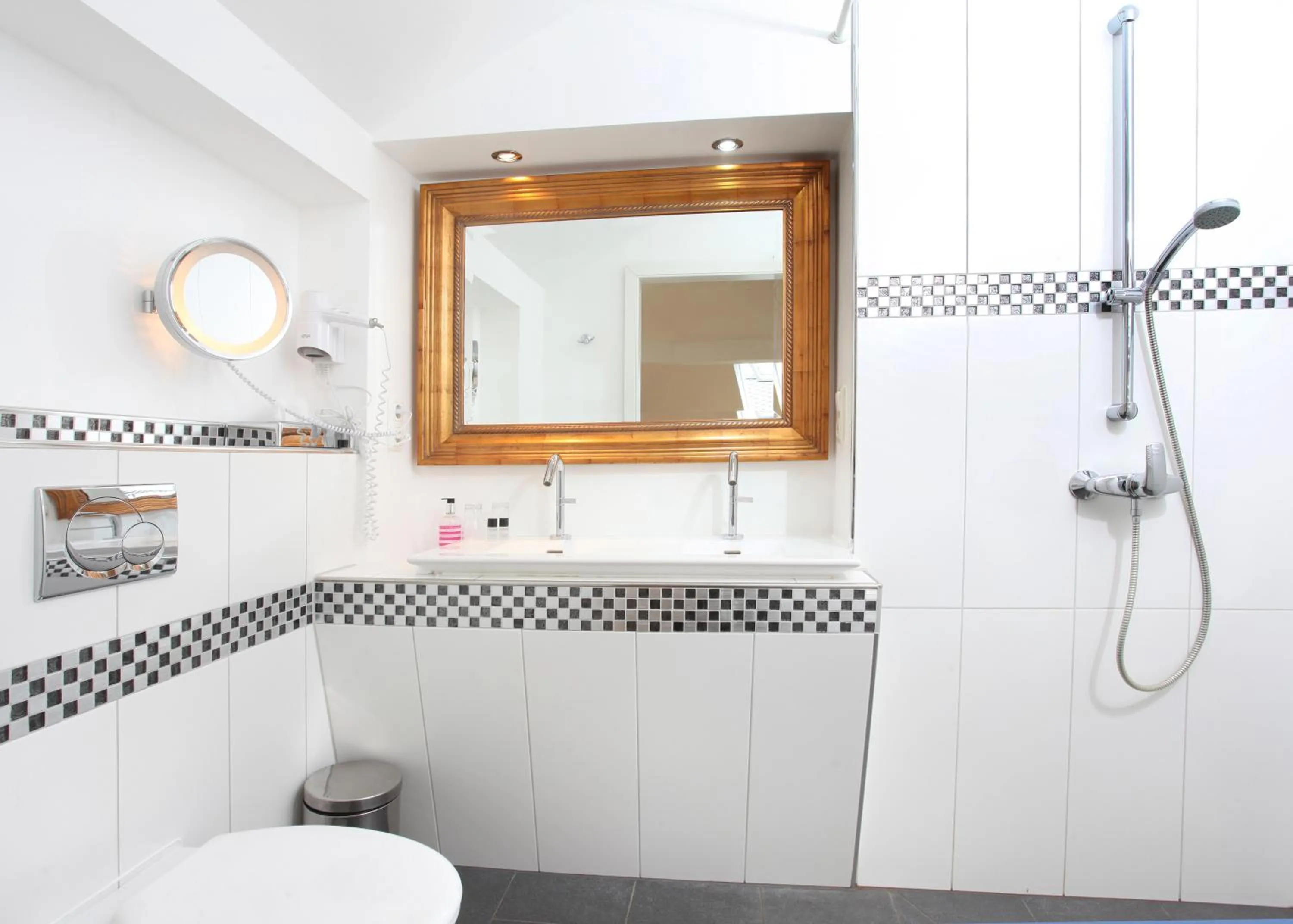 Shower in Hotel am Markt Bacharach