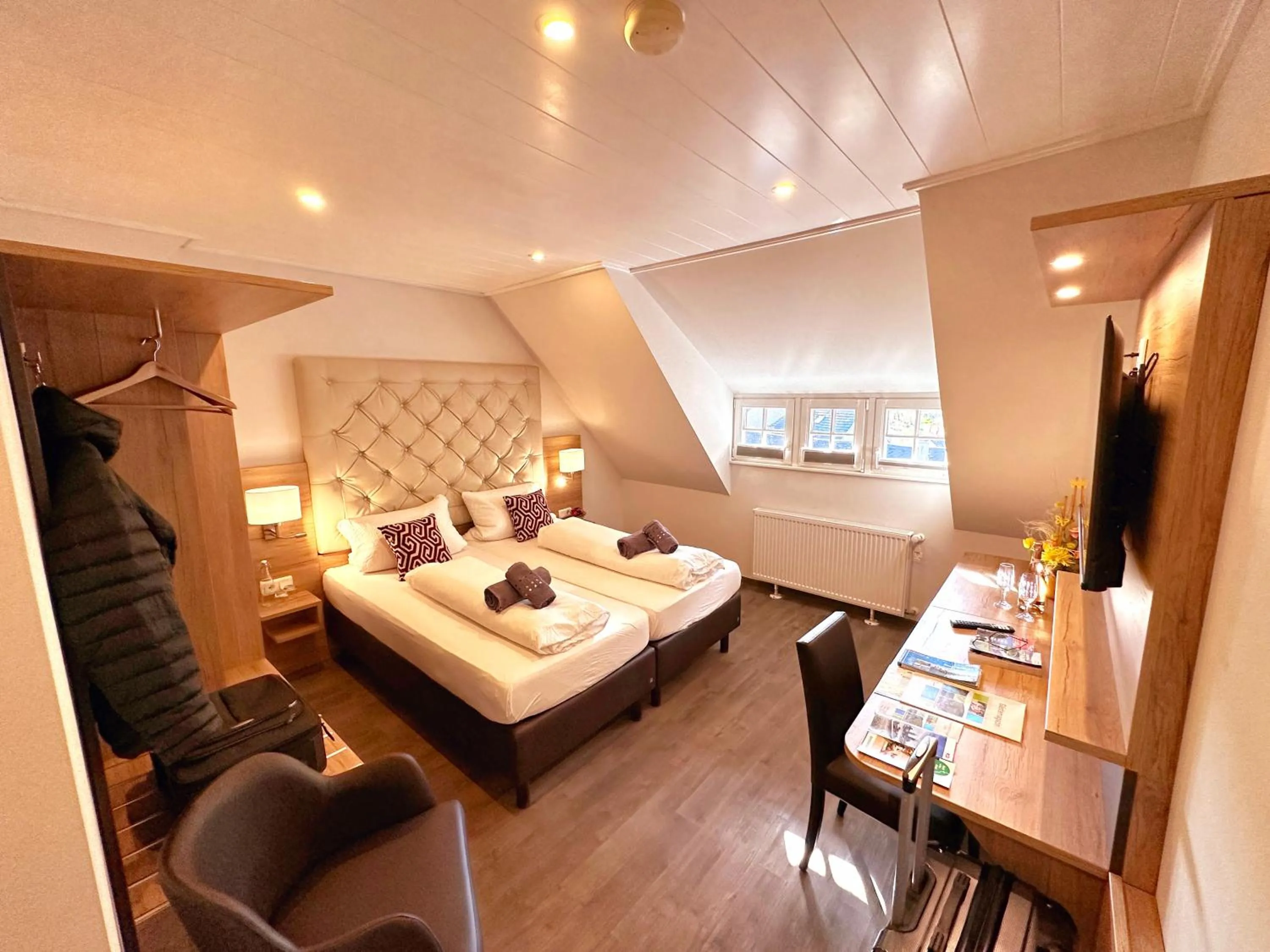 Photo of the whole room, Bed in Hotel am Markt Bacharach