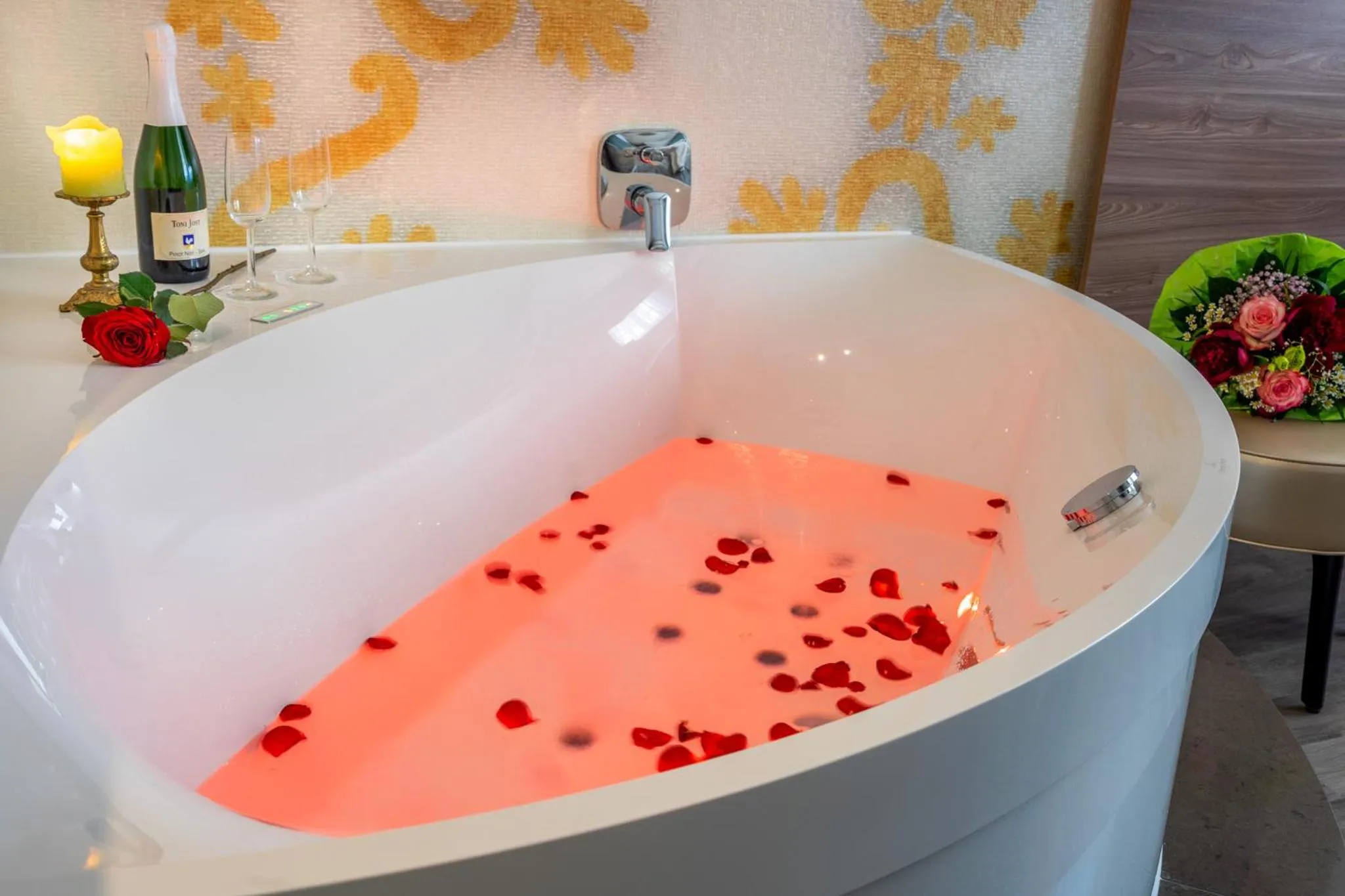 Hot Tub in Hotel am Markt Bacharach