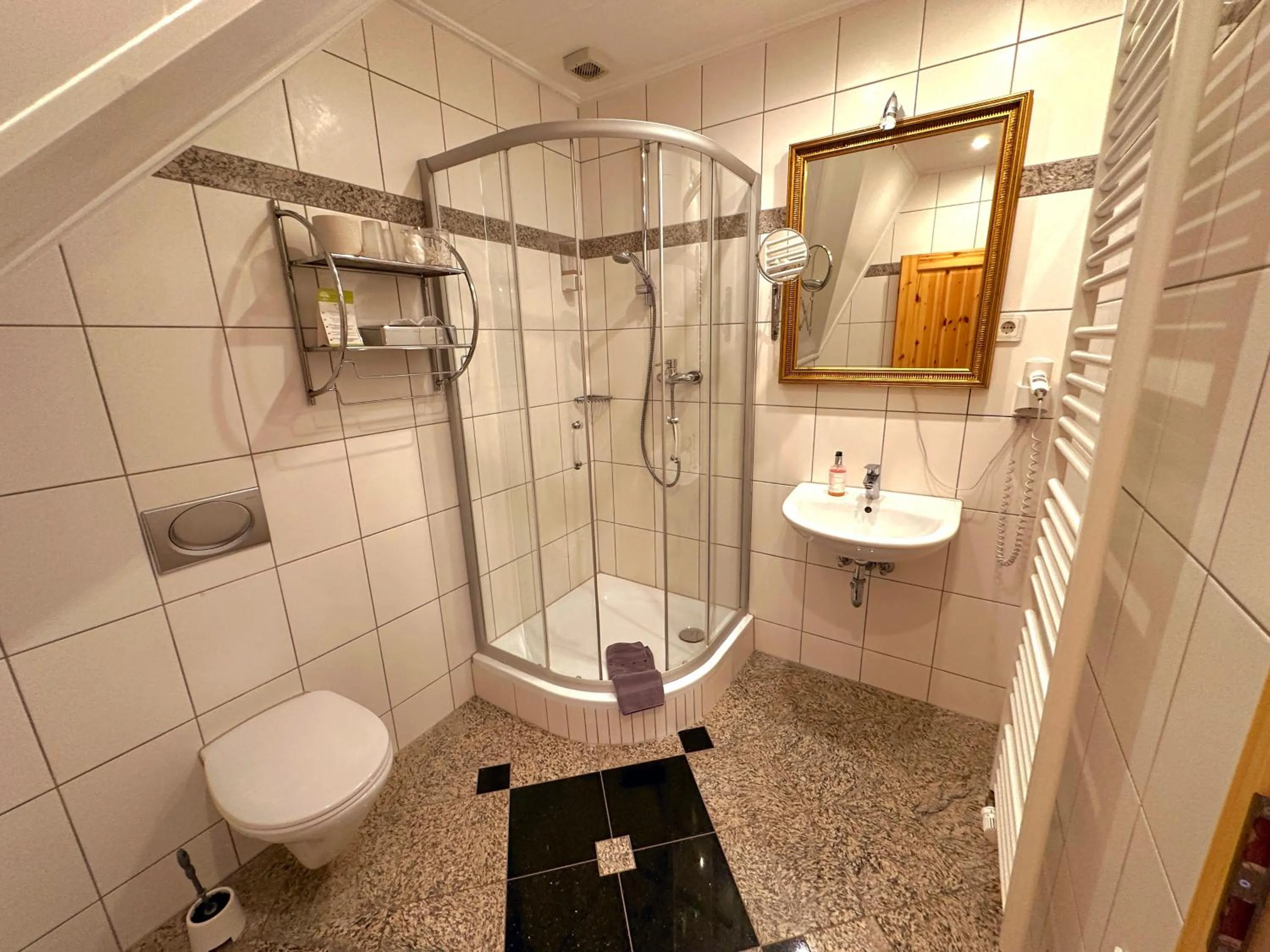 Bathroom in Hotel am Markt Bacharach