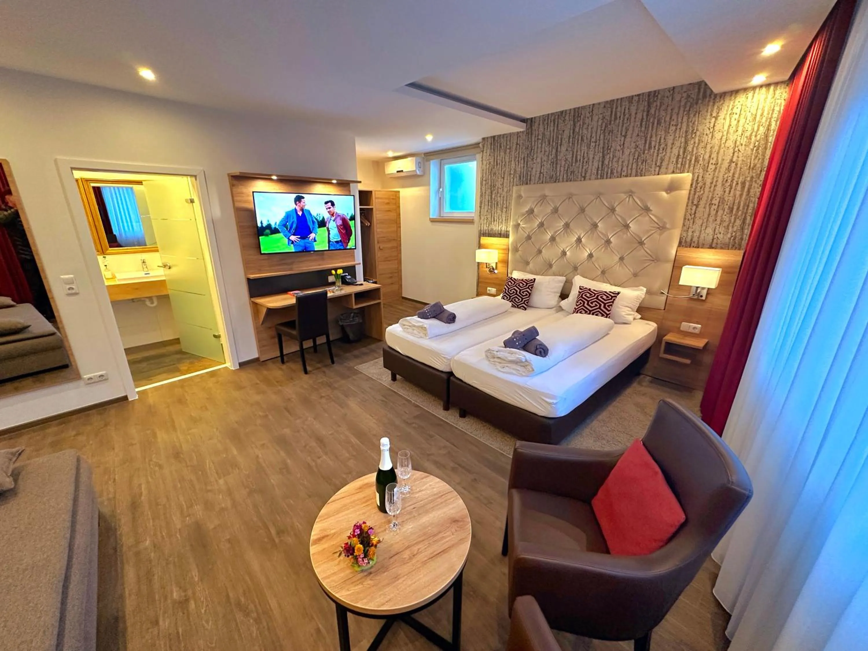 Photo of the whole room, Bed in Hotel am Markt Bacharach