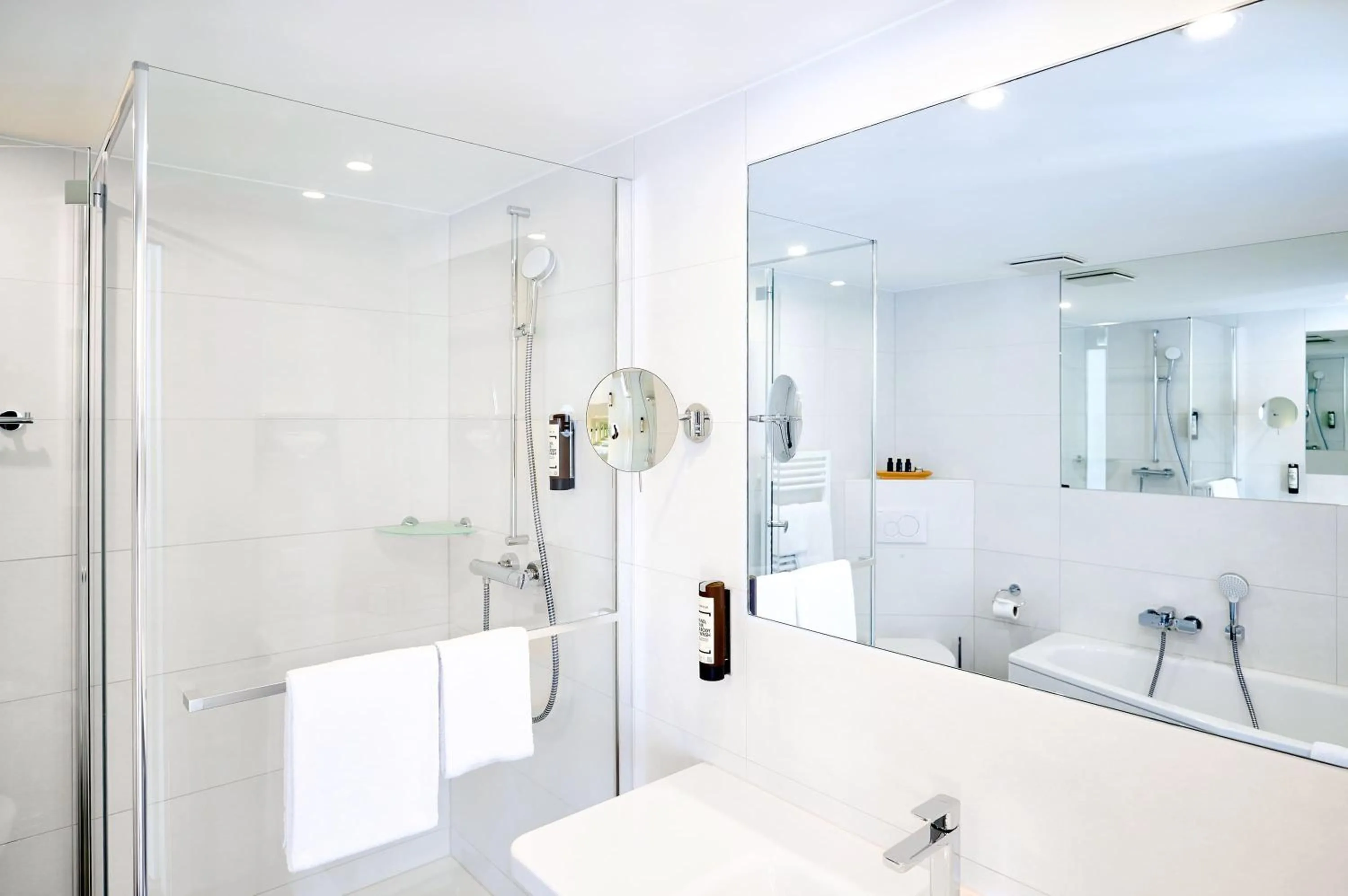 Shower in Kongresshotel Potsdam am Templiner See