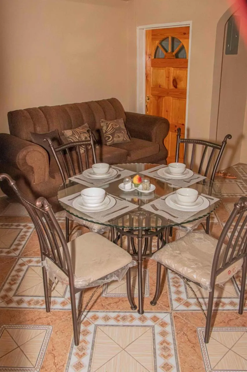 Dining area in Bev's Rosevilla