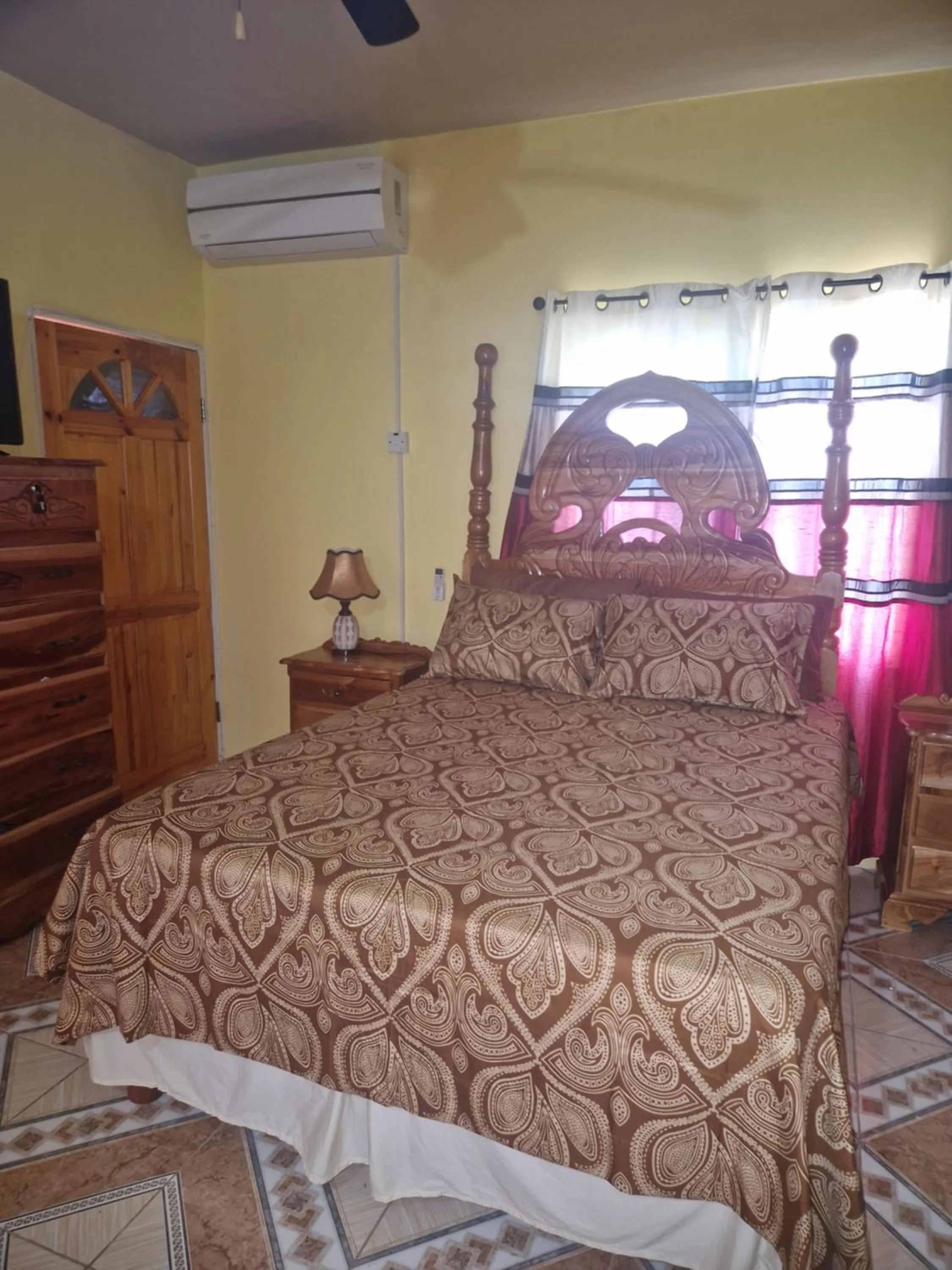 Bed in Bev's Rosevilla