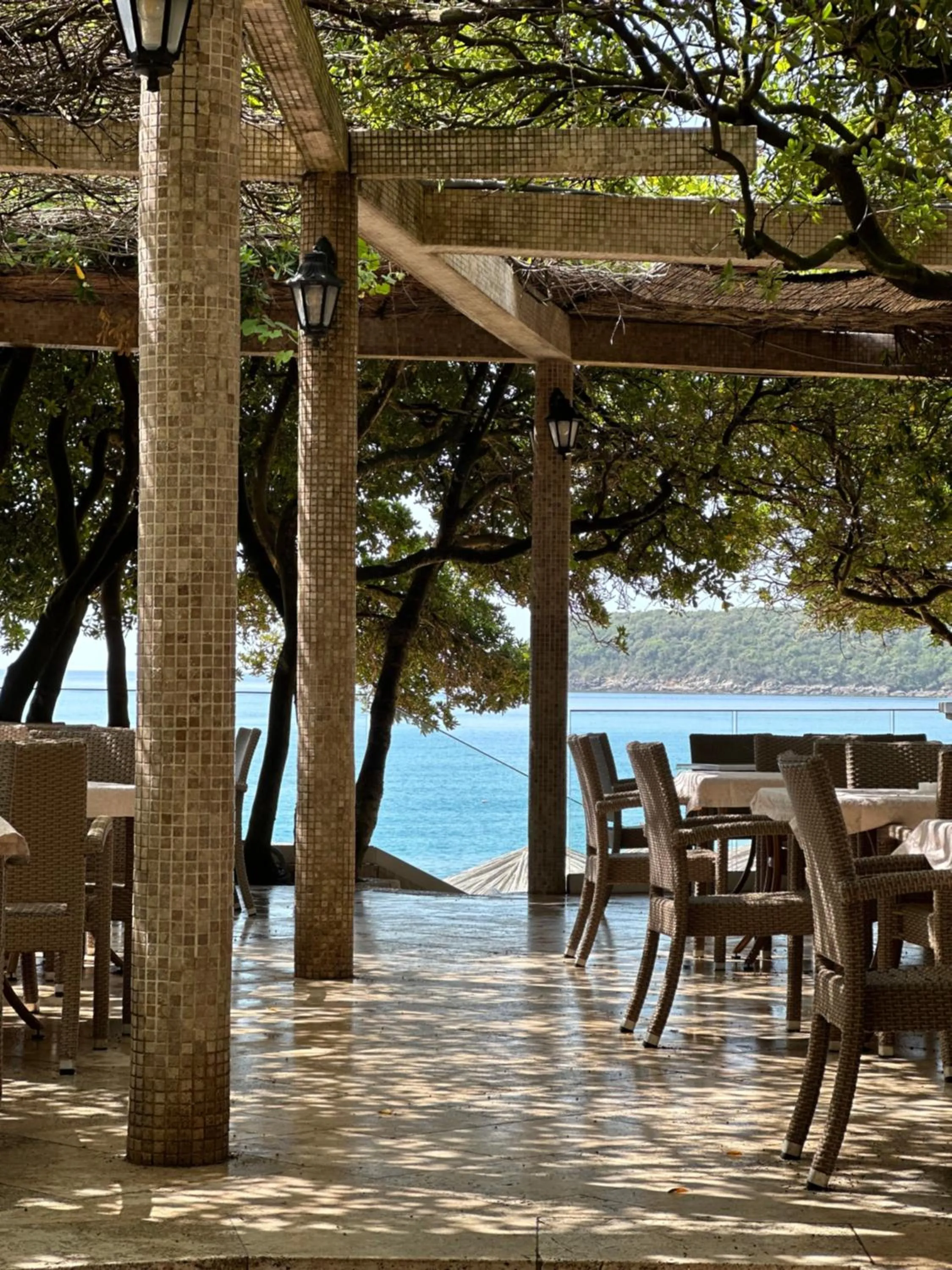 Restaurant/places to eat in Poseidon The Beach Hotel