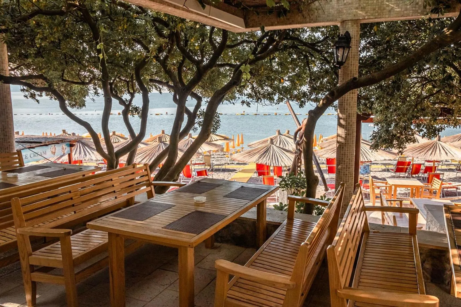 Restaurant/places to eat in Poseidon The Beach Hotel