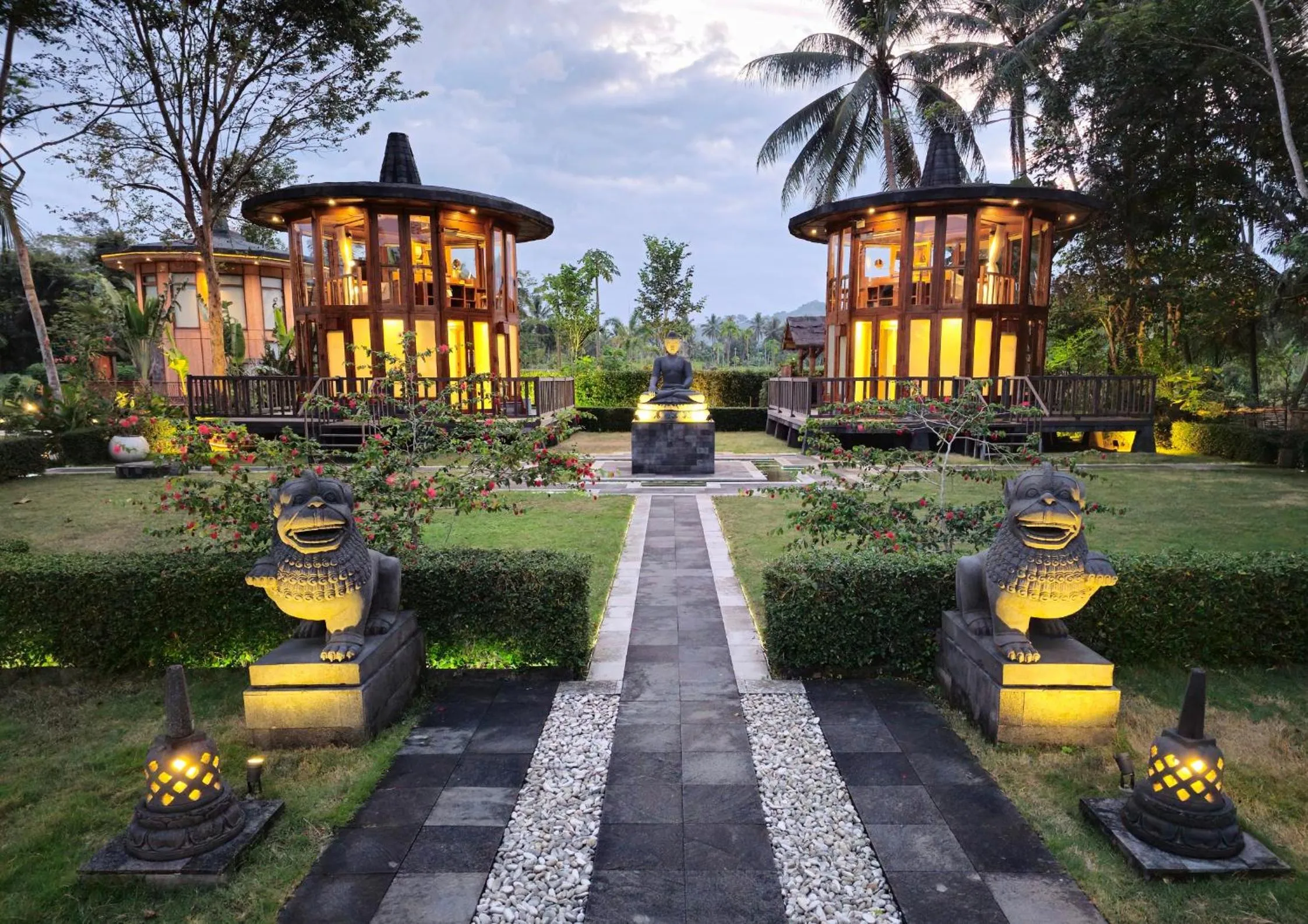 Garden view in Hotel Le Temple Borobudur