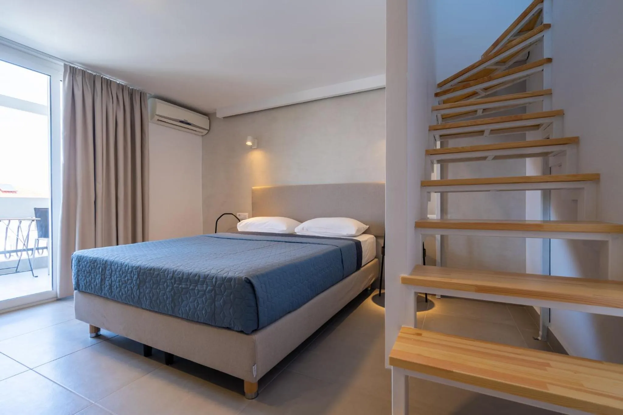 Photo of the whole room, Bed in Comfort Zefyros