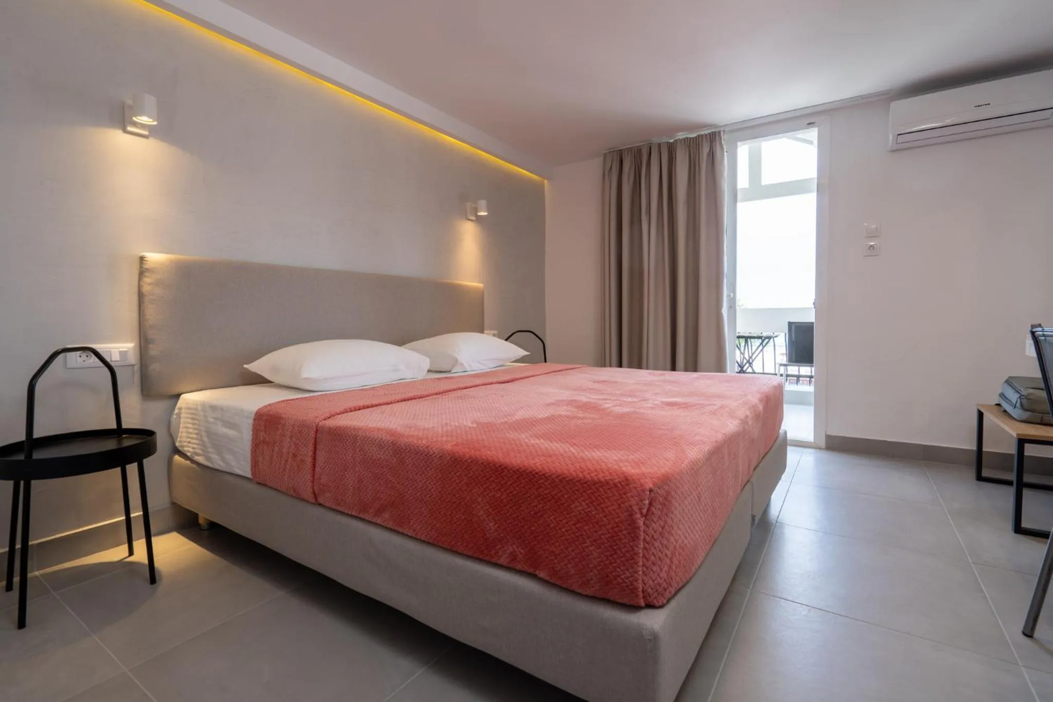 Bedroom, Bed in Comfort Zefyros