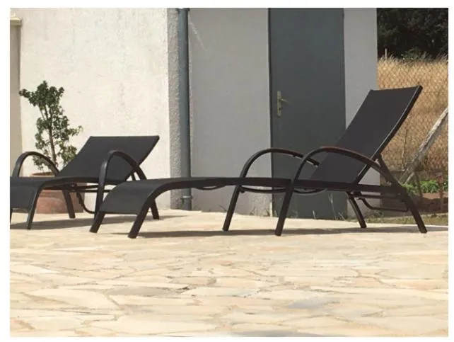 maison blanche piscine et petit déjeuner