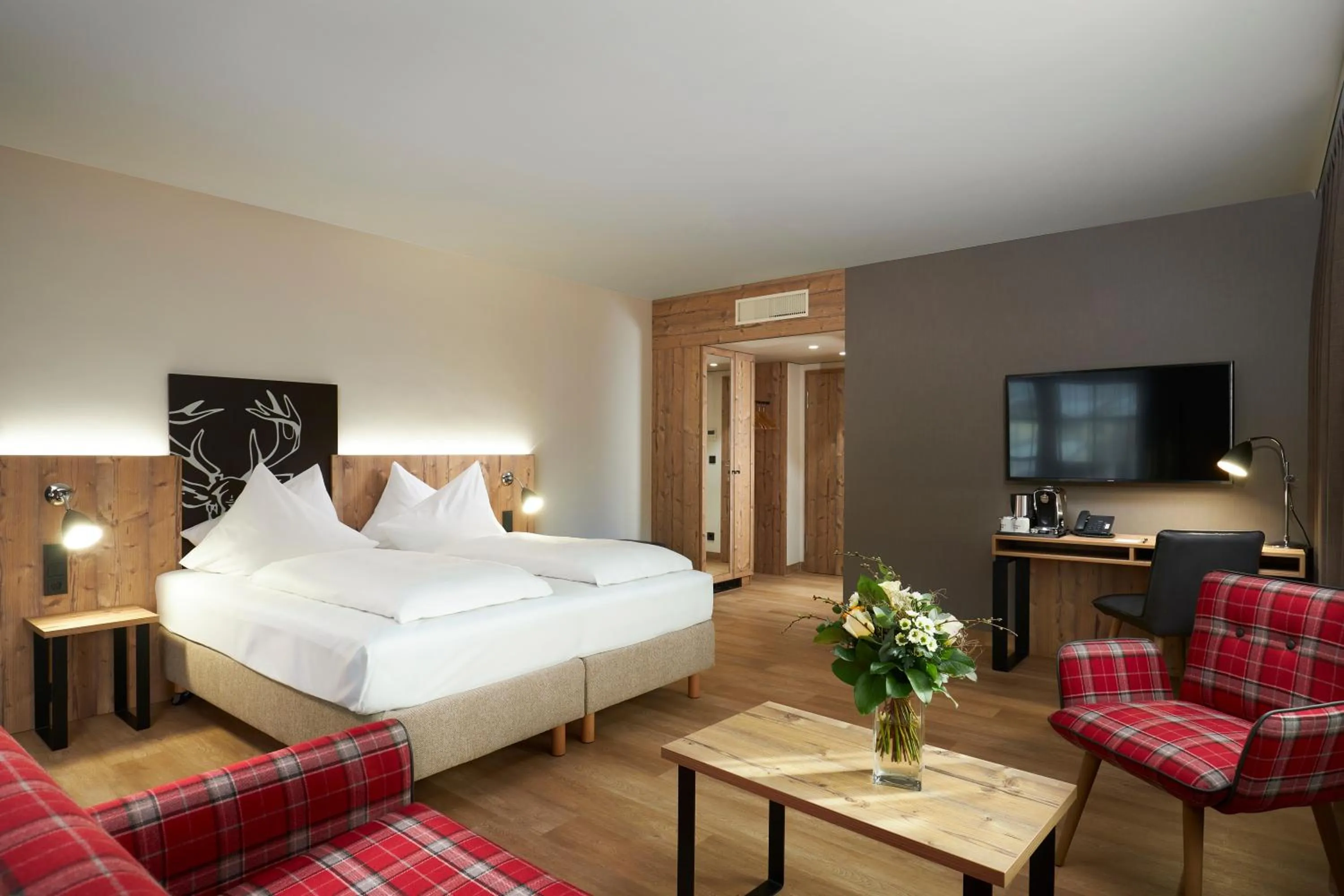 TV and multimedia, Bed in HYPERION Hotel Garmisch - Partenkirchen