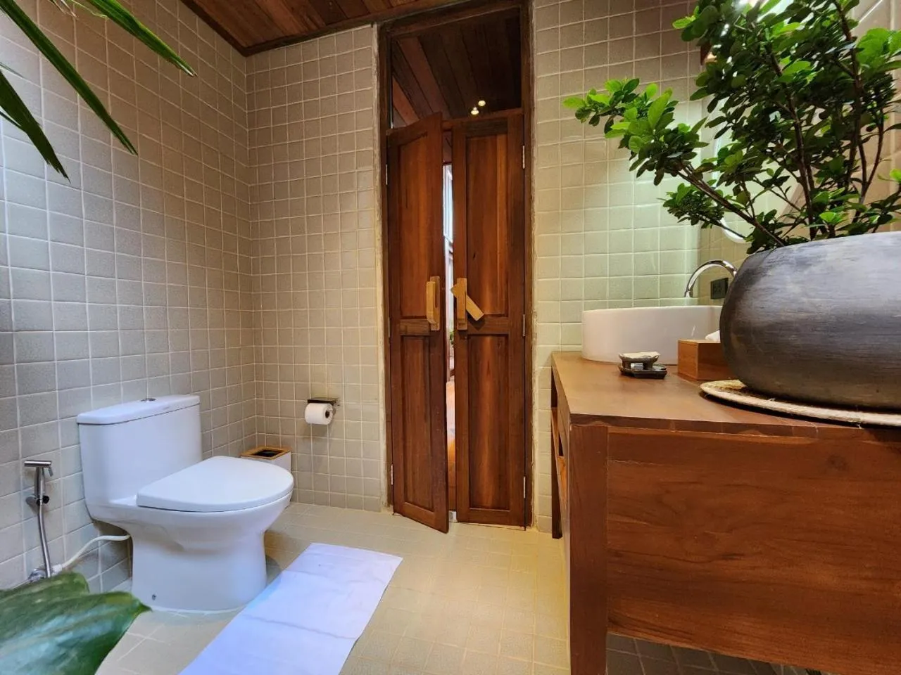 Toilet in Athita The Hidden Court Chiang Saen Boutique Hotel