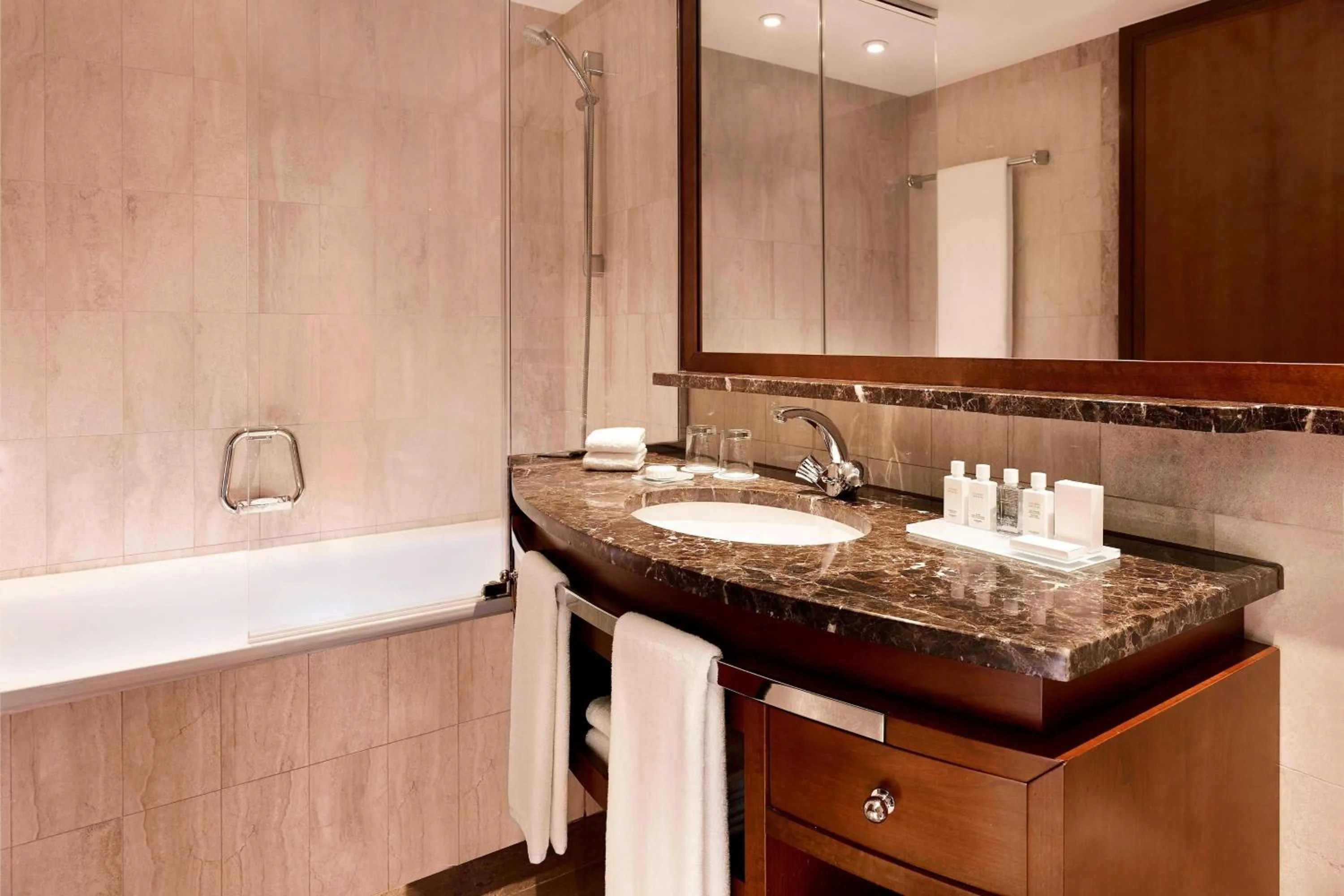 Bathroom in Hotel President Wilson, a Luxury Collection Hotel, Geneva