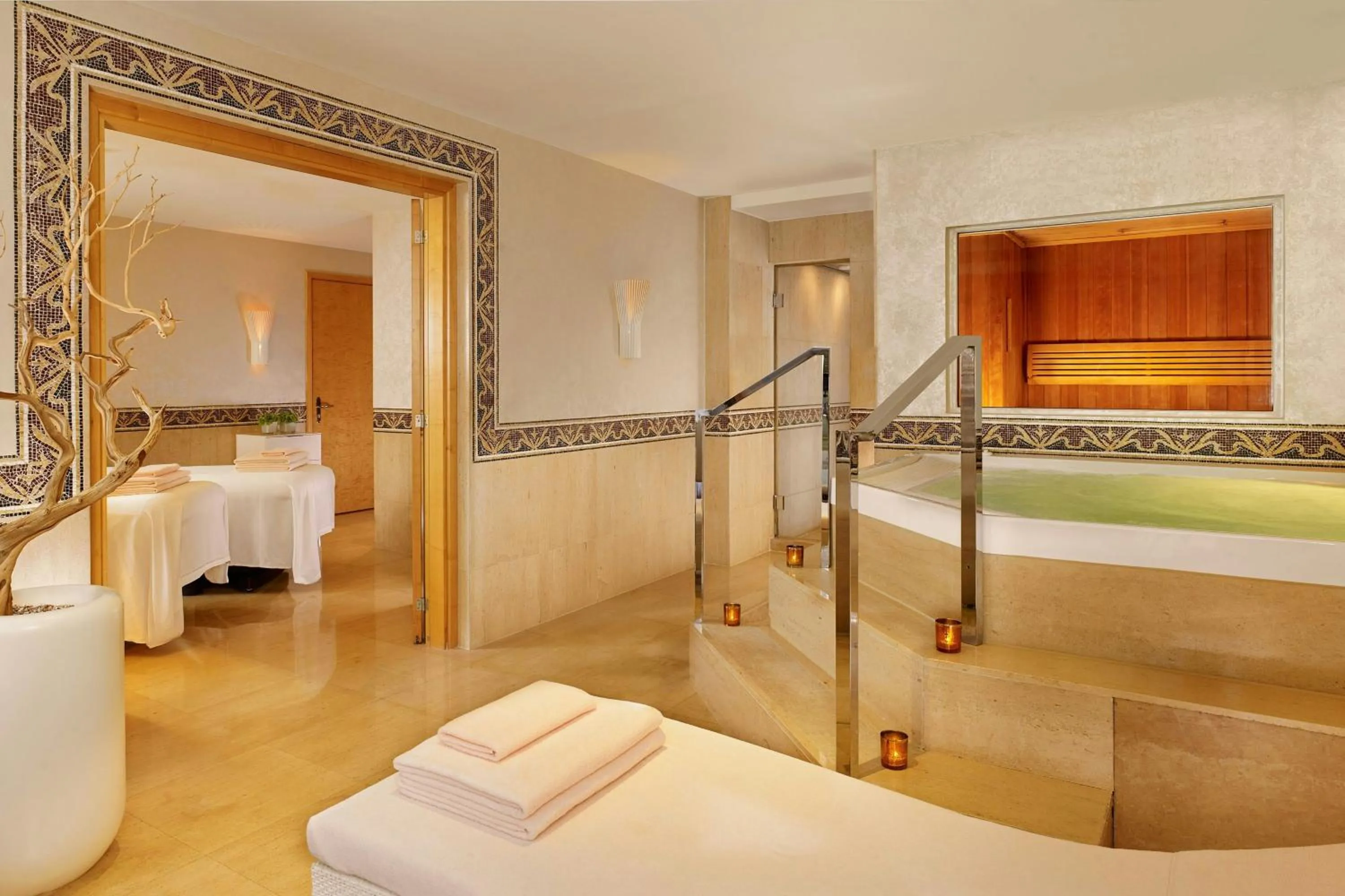 Spa and wellness centre/facilities, Bed in Hotel President Wilson, a Luxury Collection Hotel, Geneva