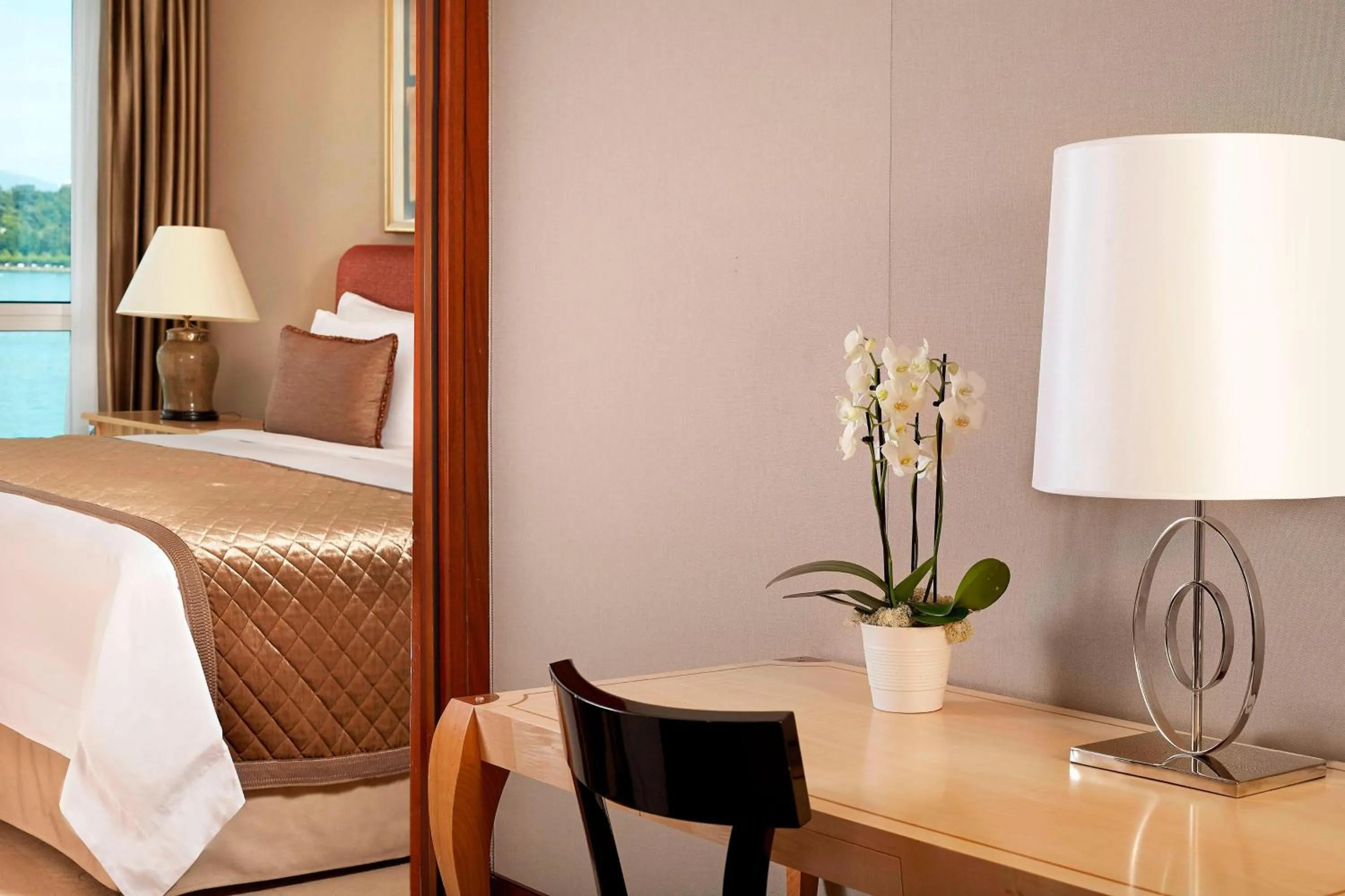 Photo of the whole room, Bed in Hotel President Wilson, a Luxury Collection Hotel, Geneva