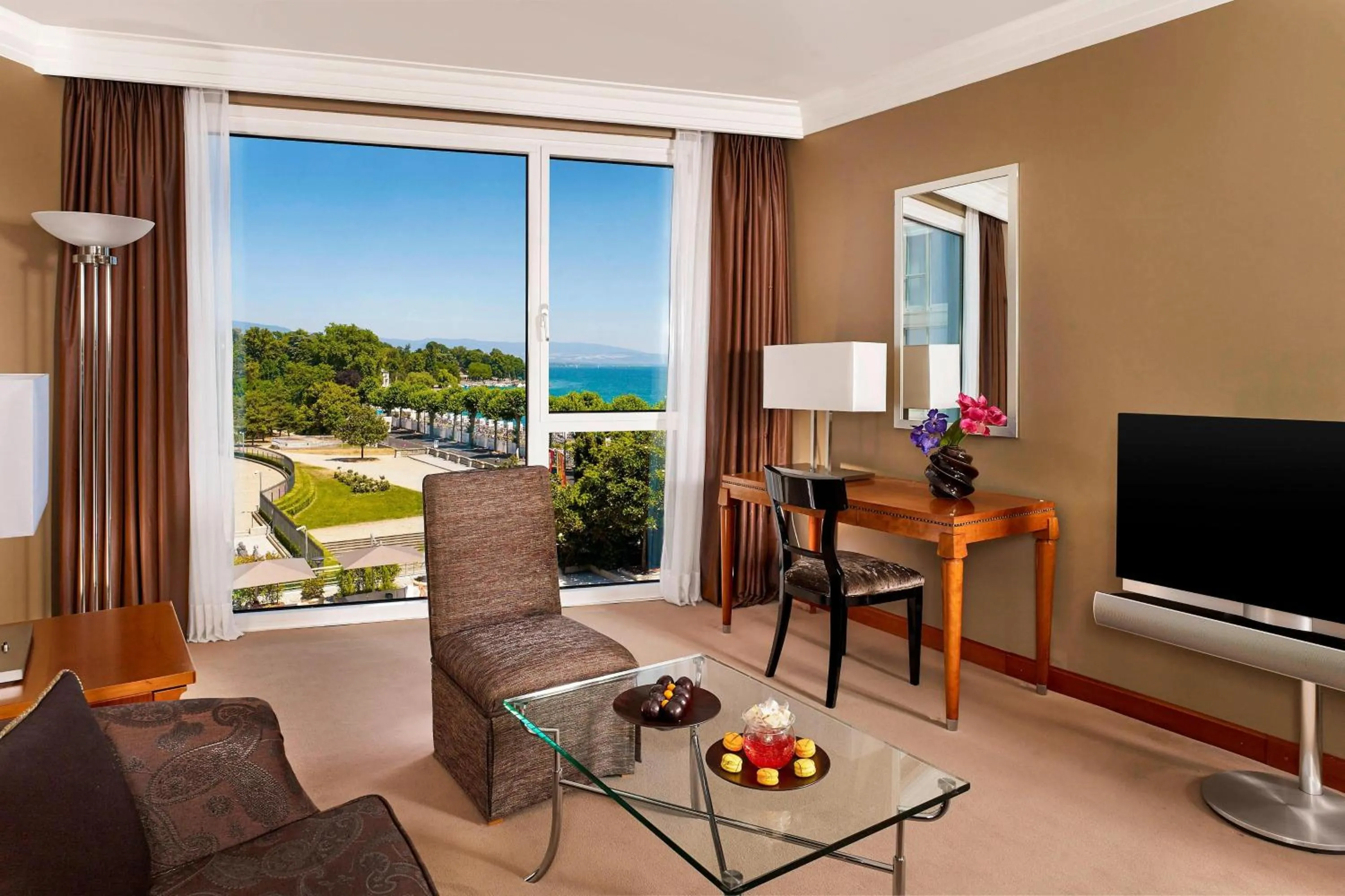 Photo of the whole room in Hotel President Wilson, a Luxury Collection Hotel, Geneva