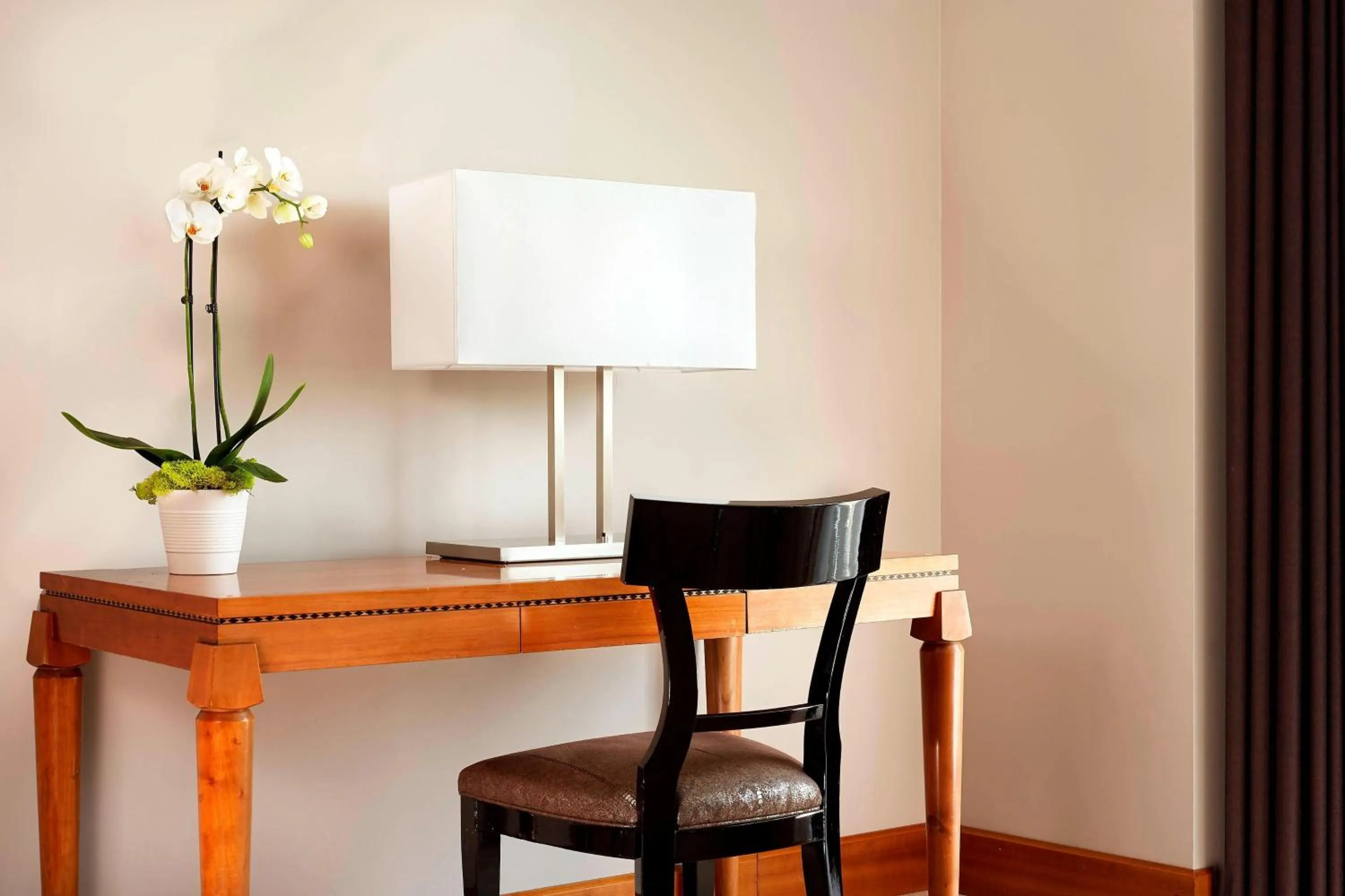 Photo of the whole room in Hotel President Wilson, a Luxury Collection Hotel, Geneva