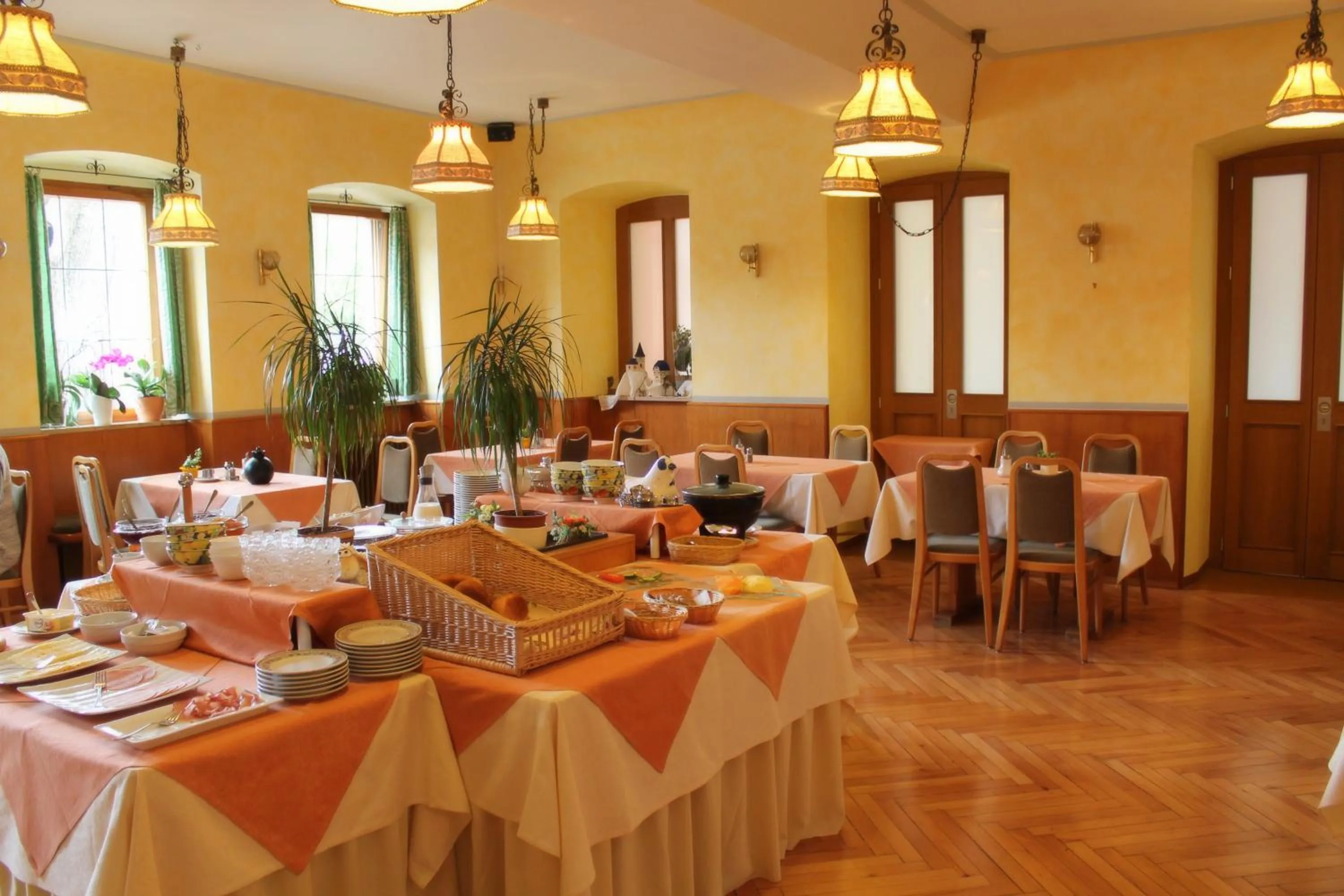 Restaurant/places to eat in Schwarzes Lamm