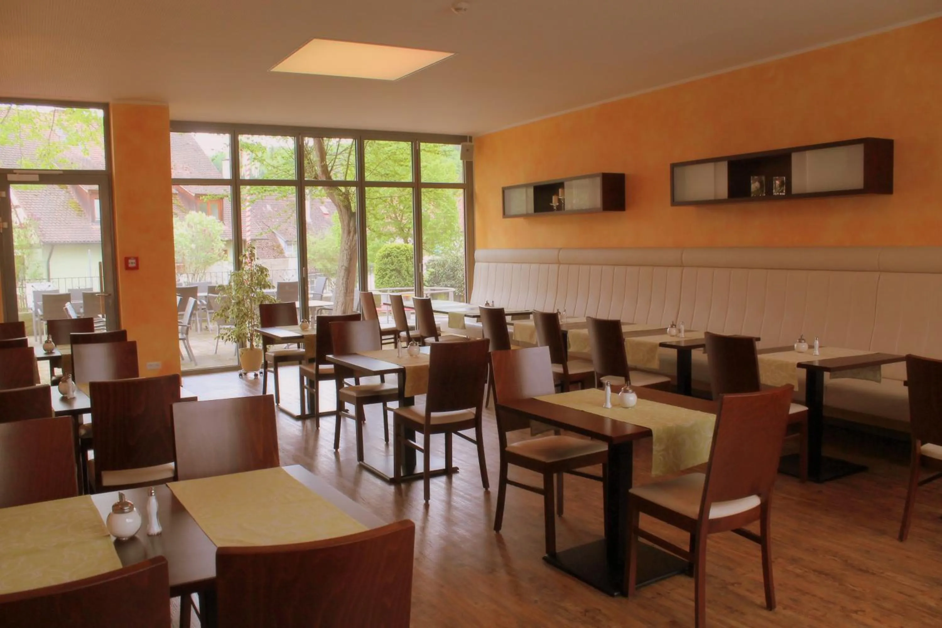 Restaurant/places to eat in Schwarzes Lamm