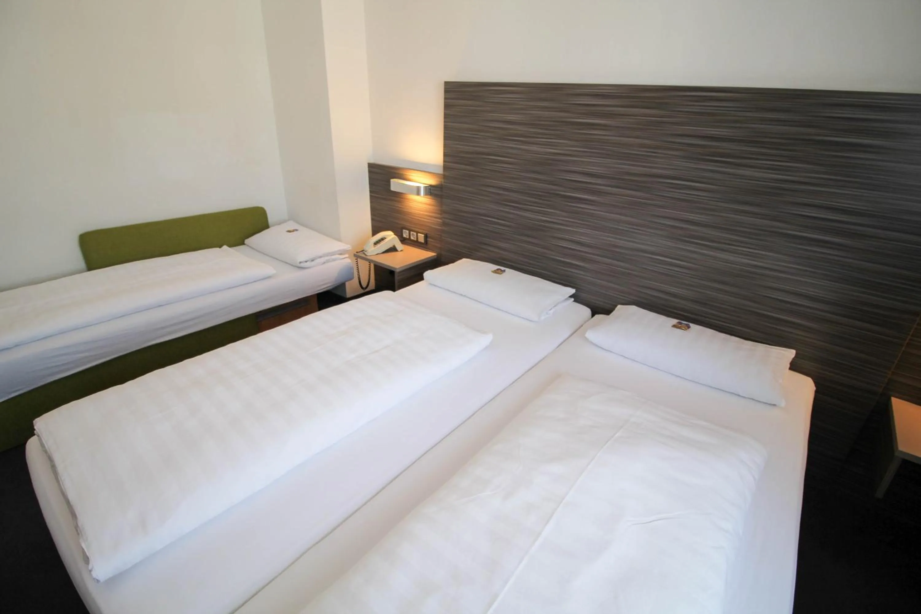 Photo of the whole room, Bed in Hotel am Zoo