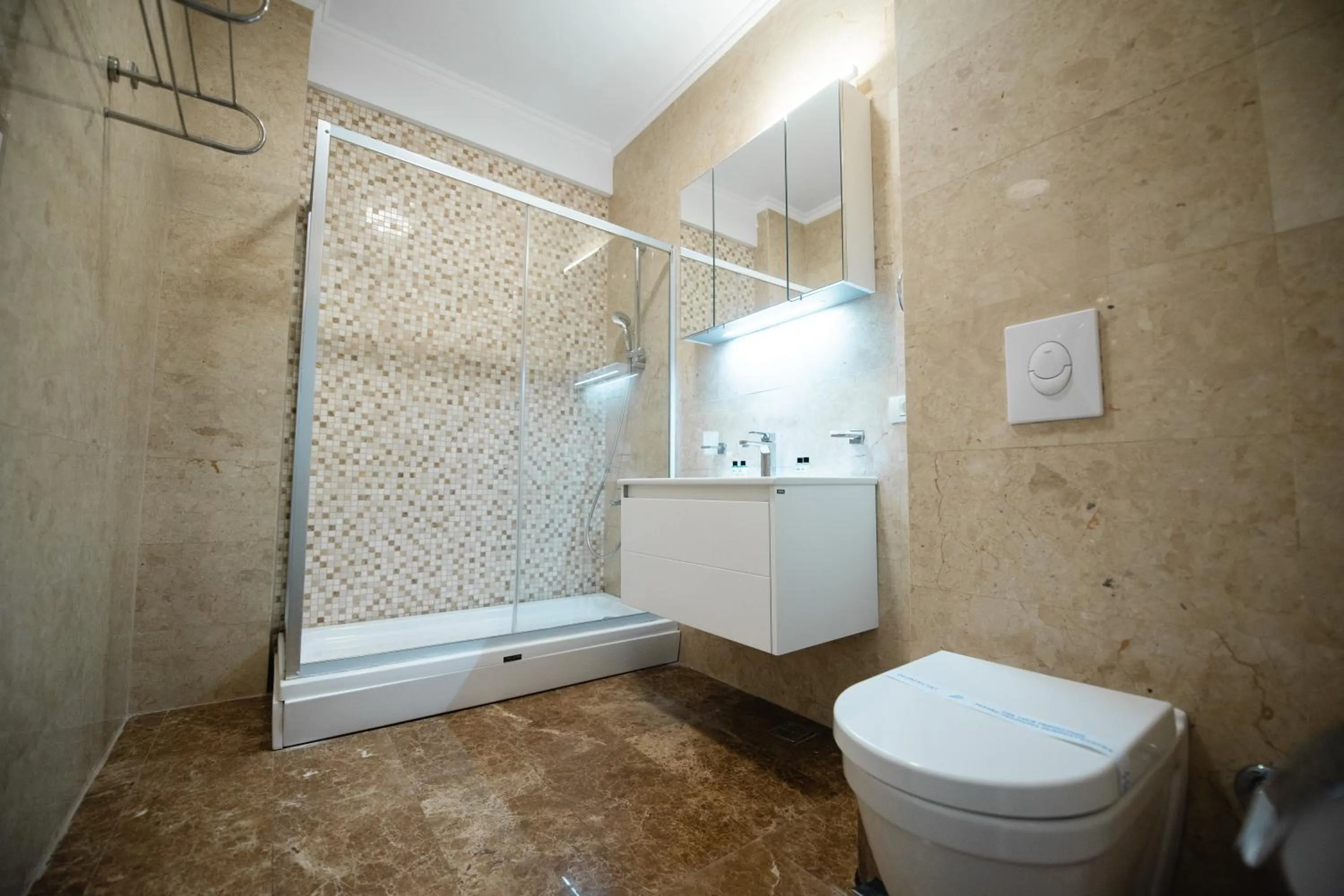 Shower in Solid Magic Apart Hotel