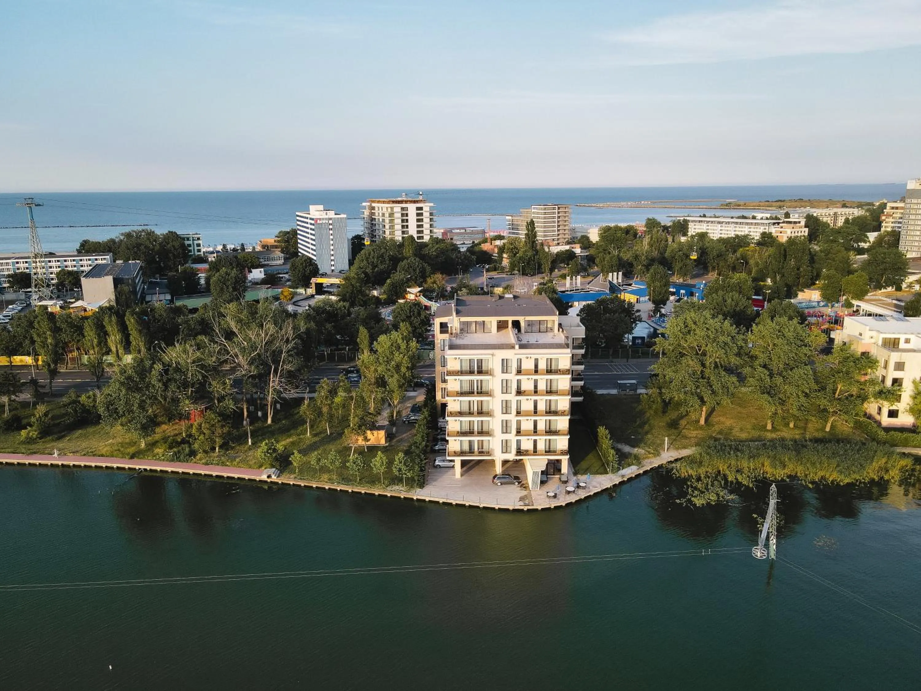 Solid Magic Apart Hotel