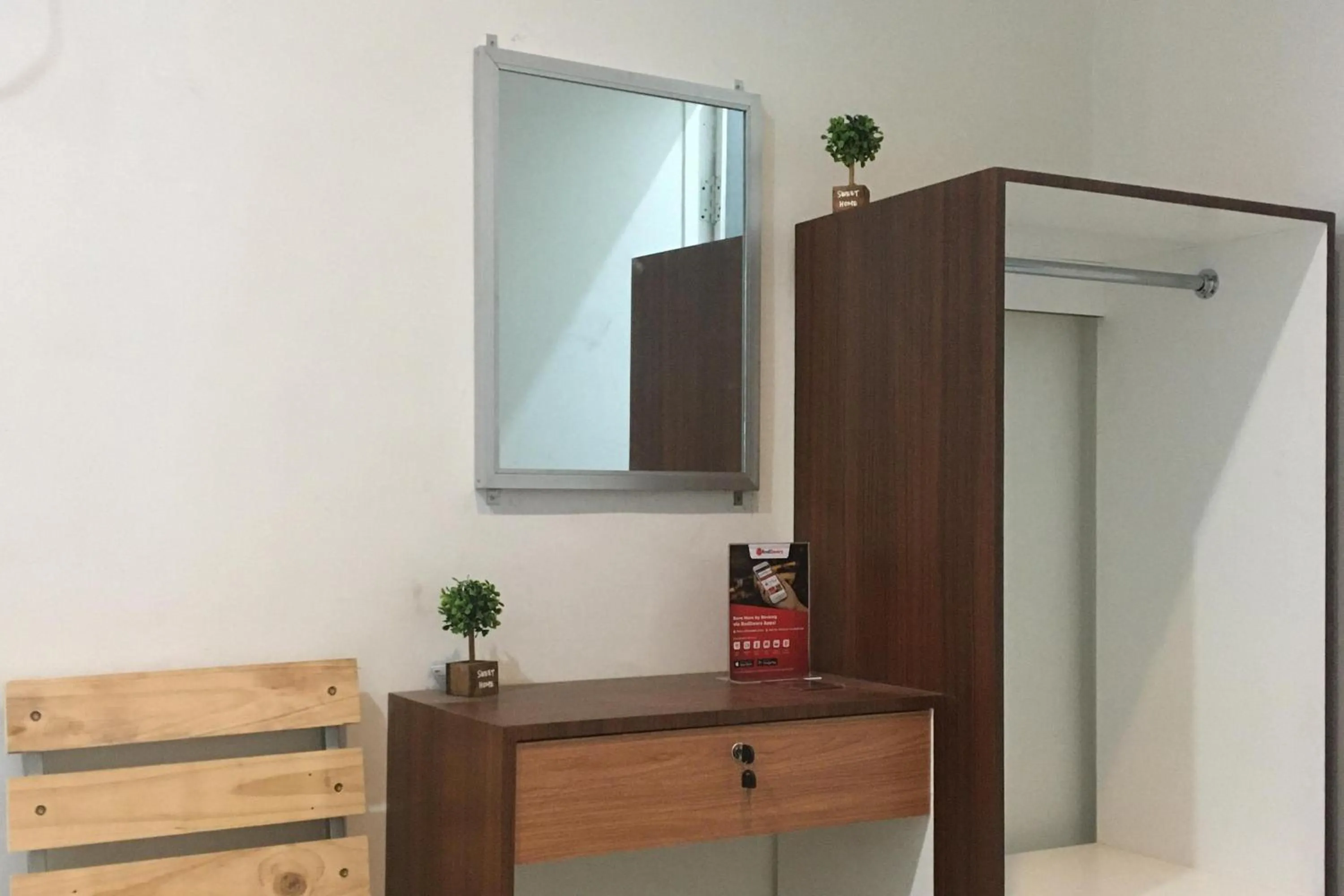 TV and multimedia in RedDoorz near Institut Kesehatan Helvetia