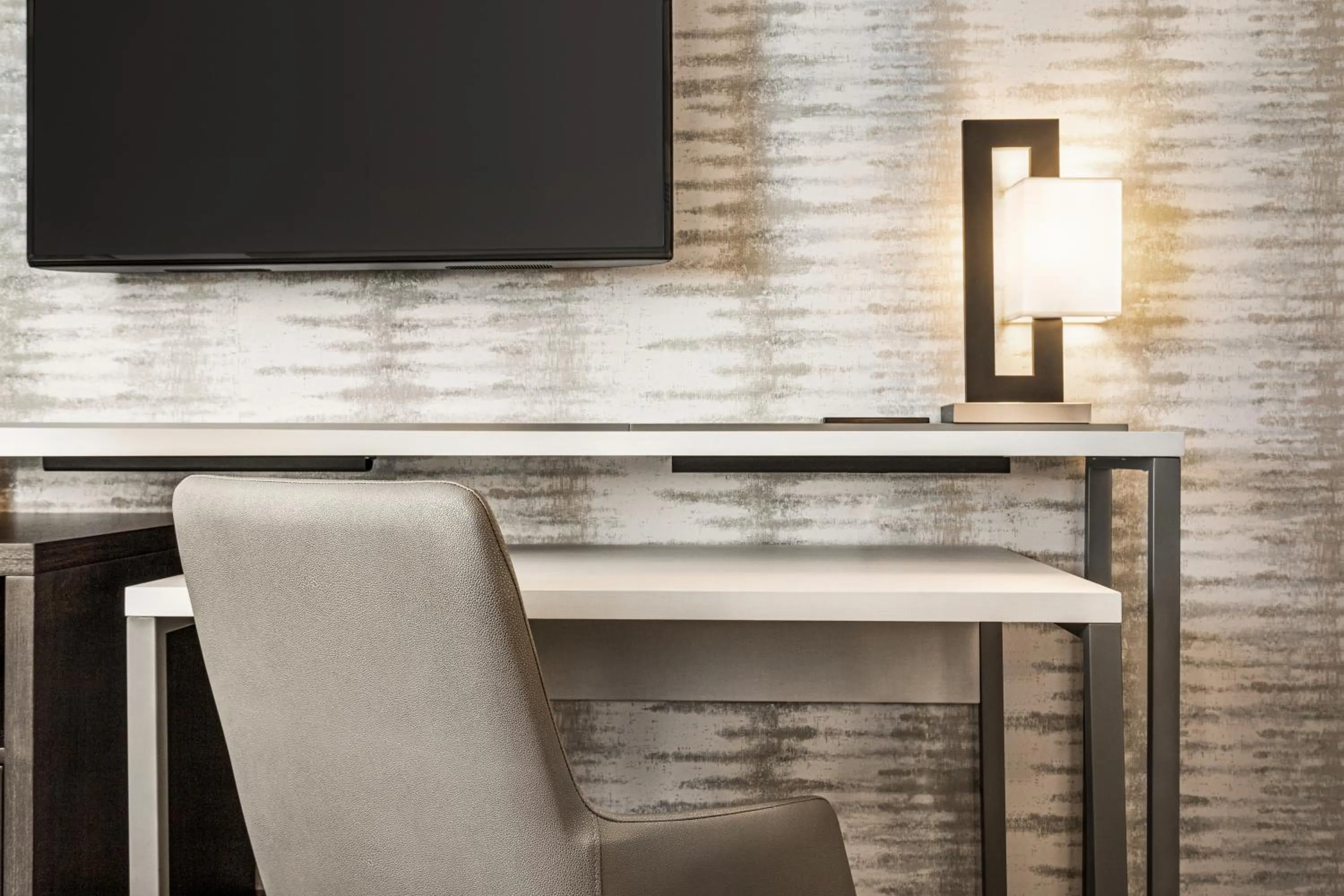 TV and multimedia in Residence Inn by Marriott New York JFK Airport