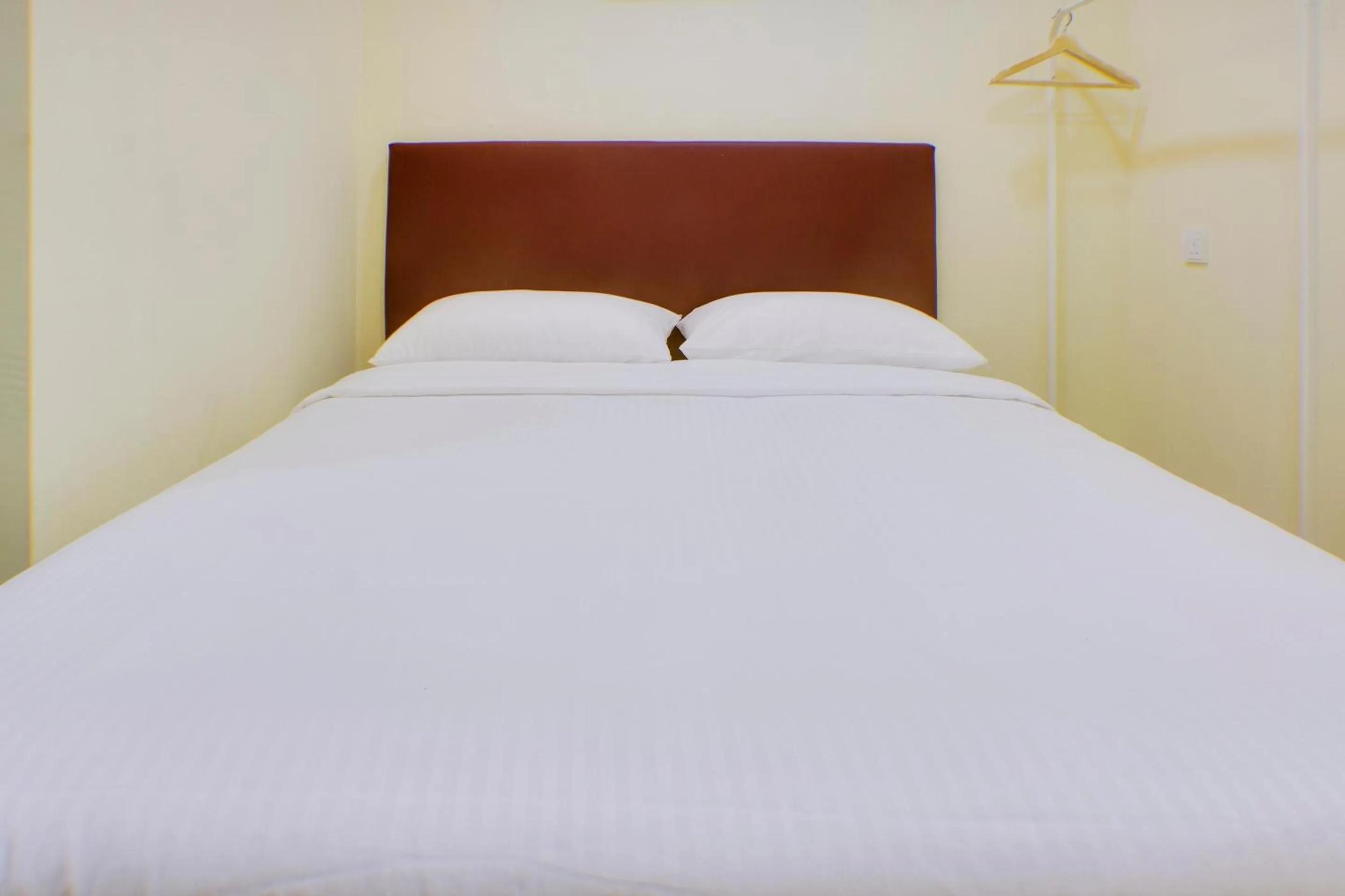 Bedroom, Bed in Hotel O Roselyn Inn 2