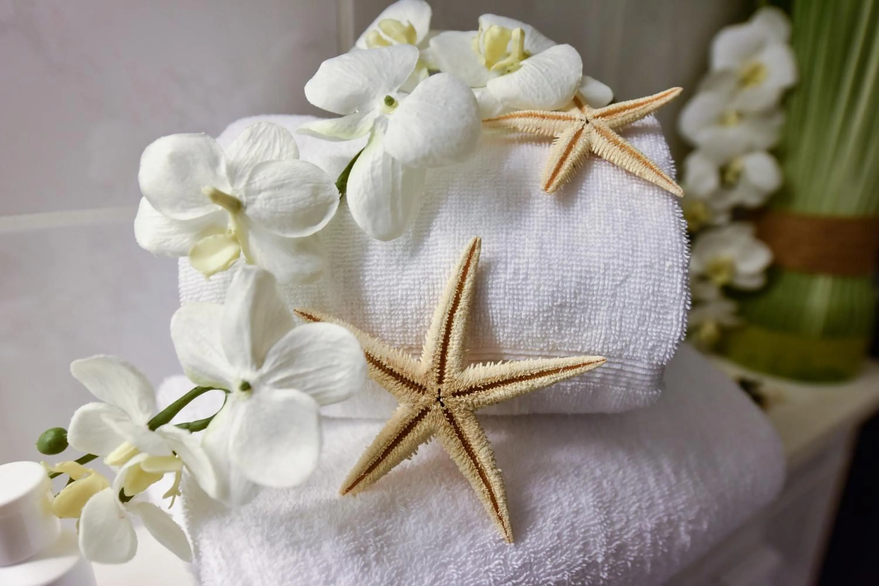 Bathroom, Bed in Atrium Hotel Amadeus
