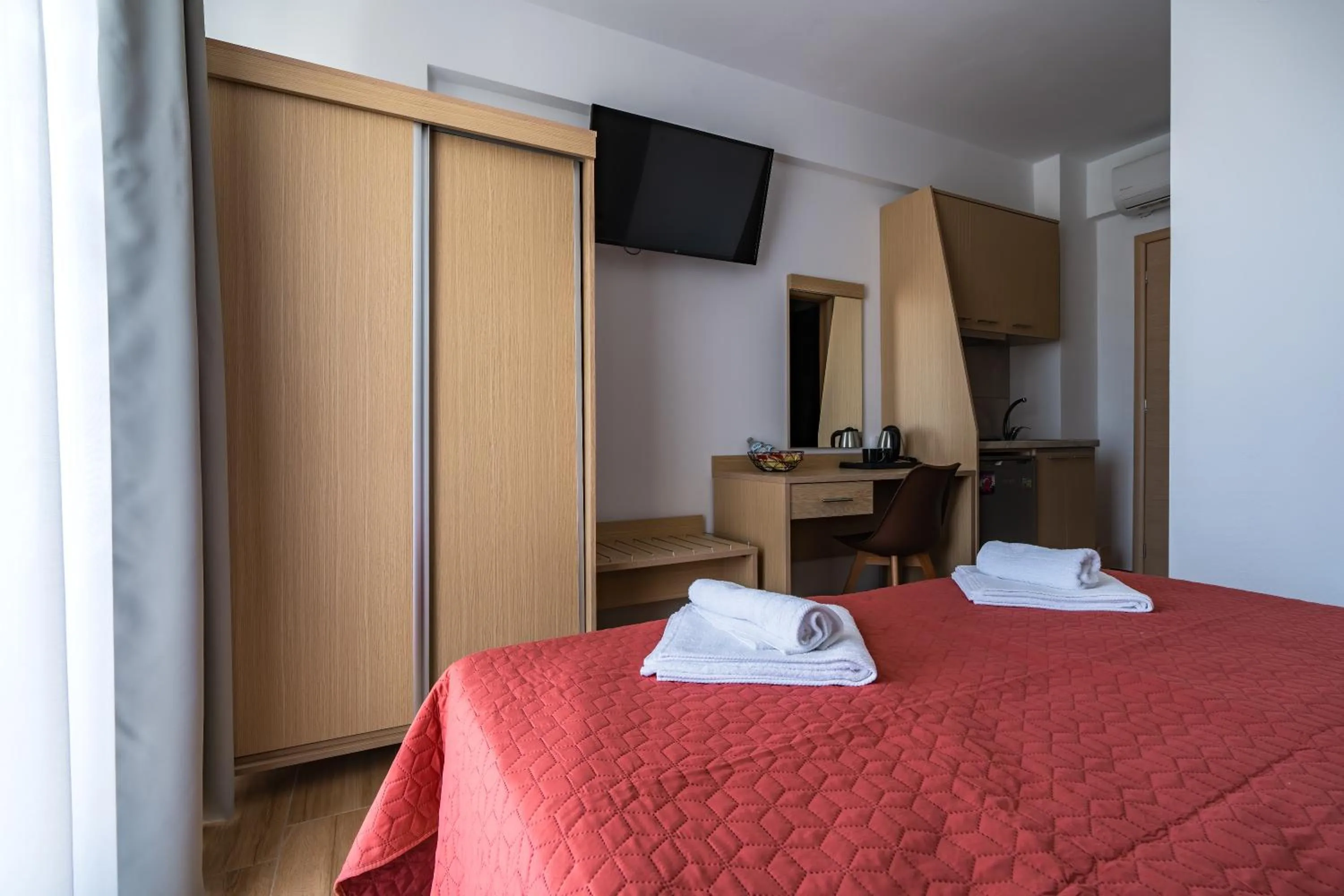 Photo of the whole room, Bed in Novelrooms