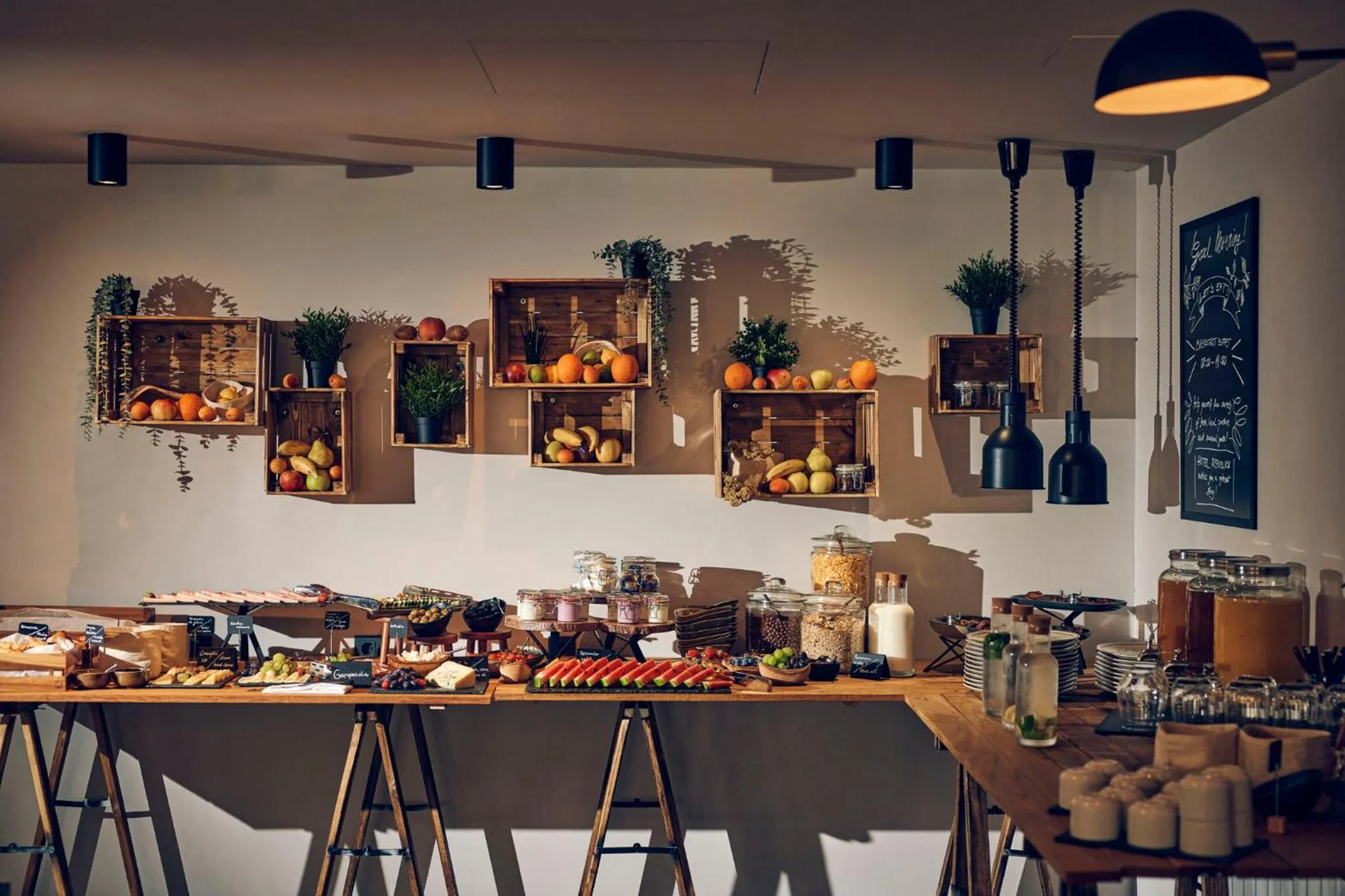 Restaurant/places to eat in Hotel Republika