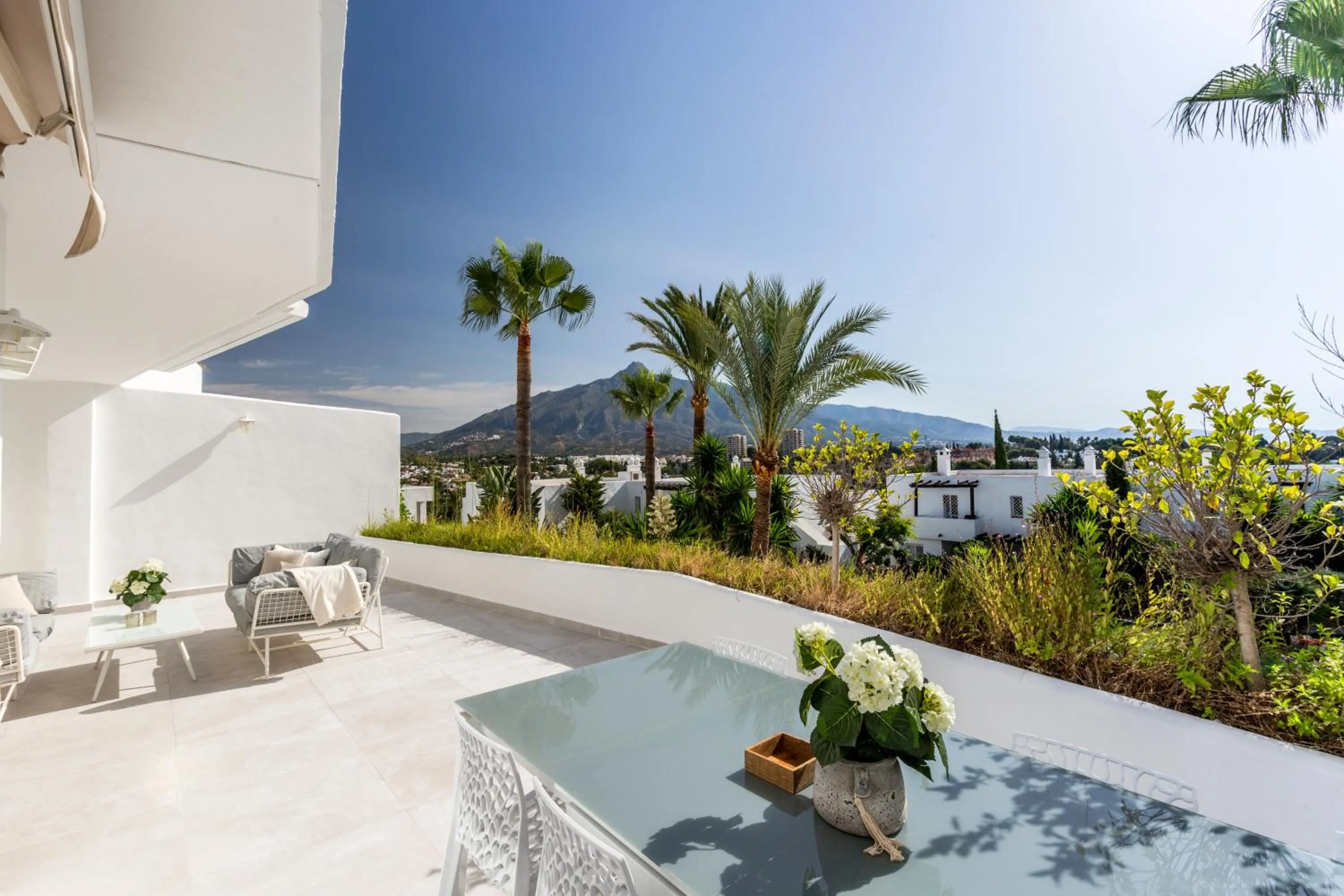 Bella Vista Puerto Banus apartment with sea views