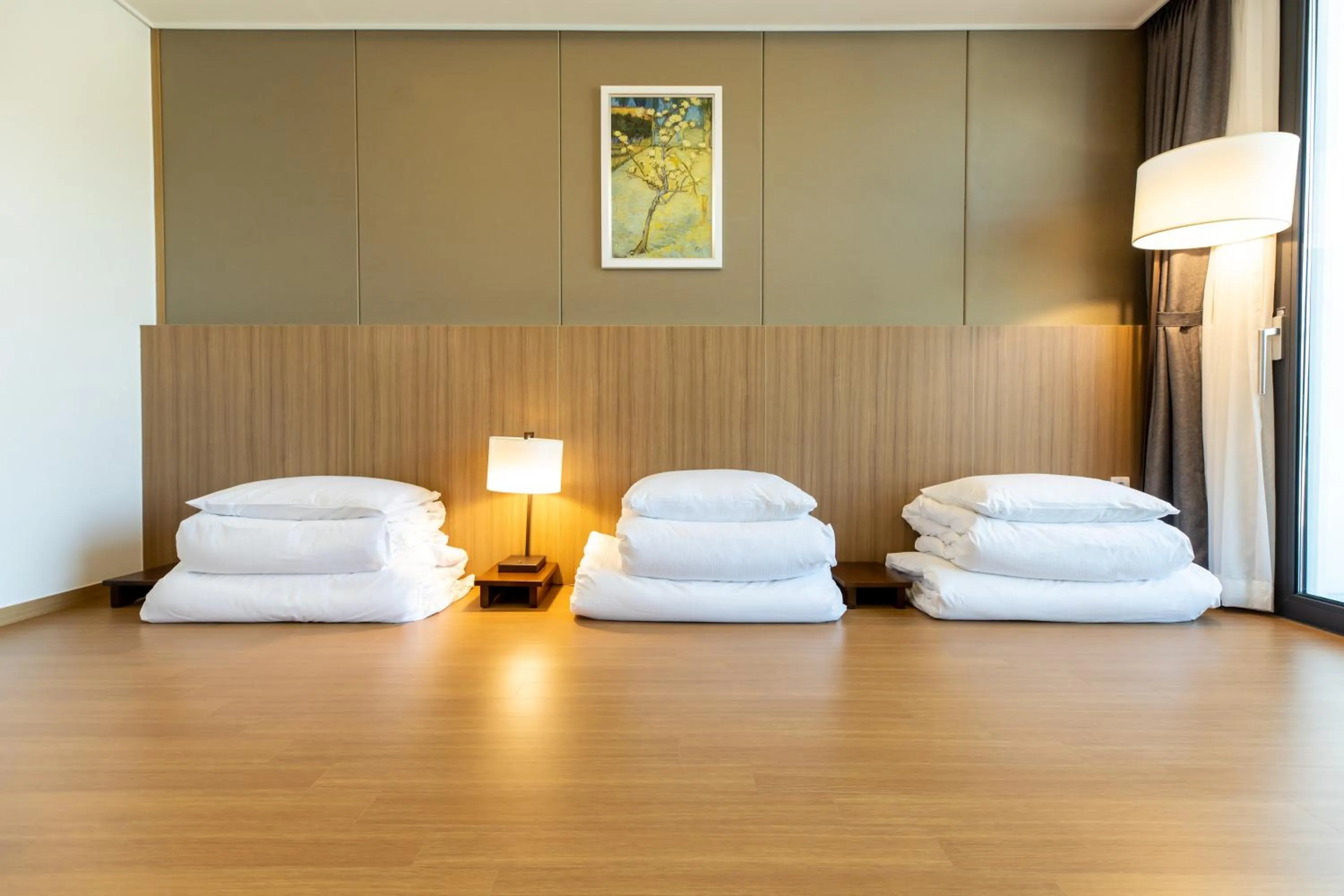 Photo of the whole room in Ramada Plaza by Wyndham Dolsan Yeosu