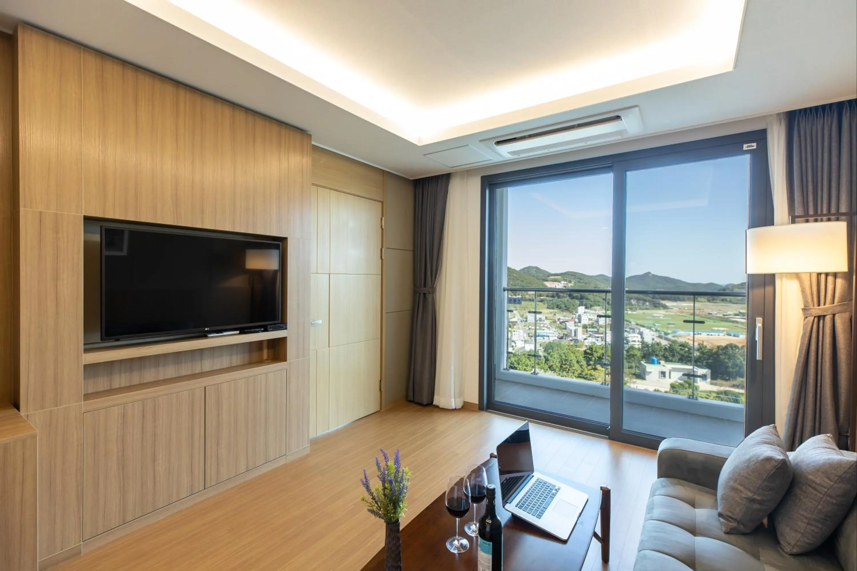 TV and multimedia in Ramada Plaza by Wyndham Dolsan Yeosu