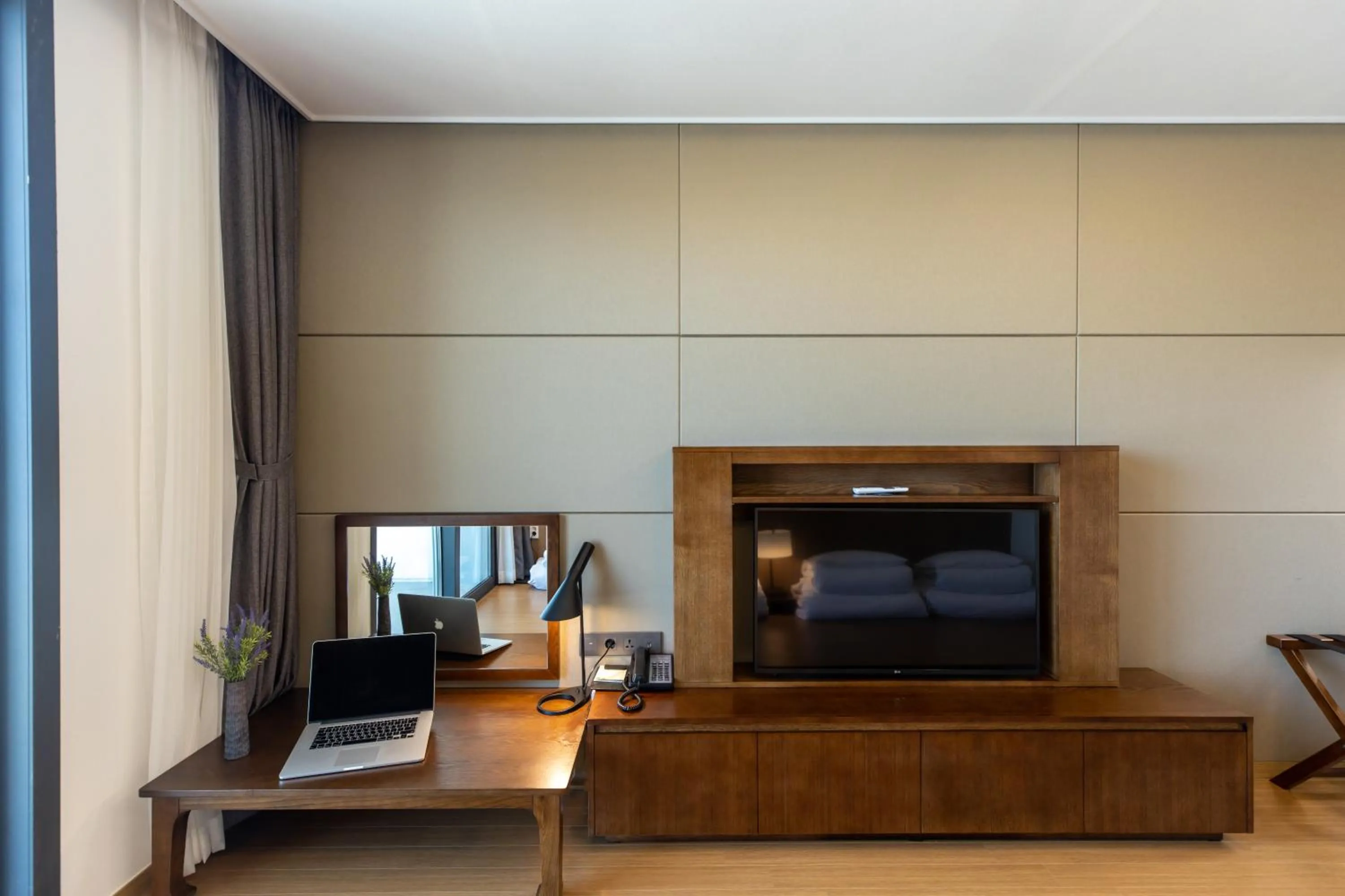 TV and multimedia in Ramada Plaza by Wyndham Dolsan Yeosu