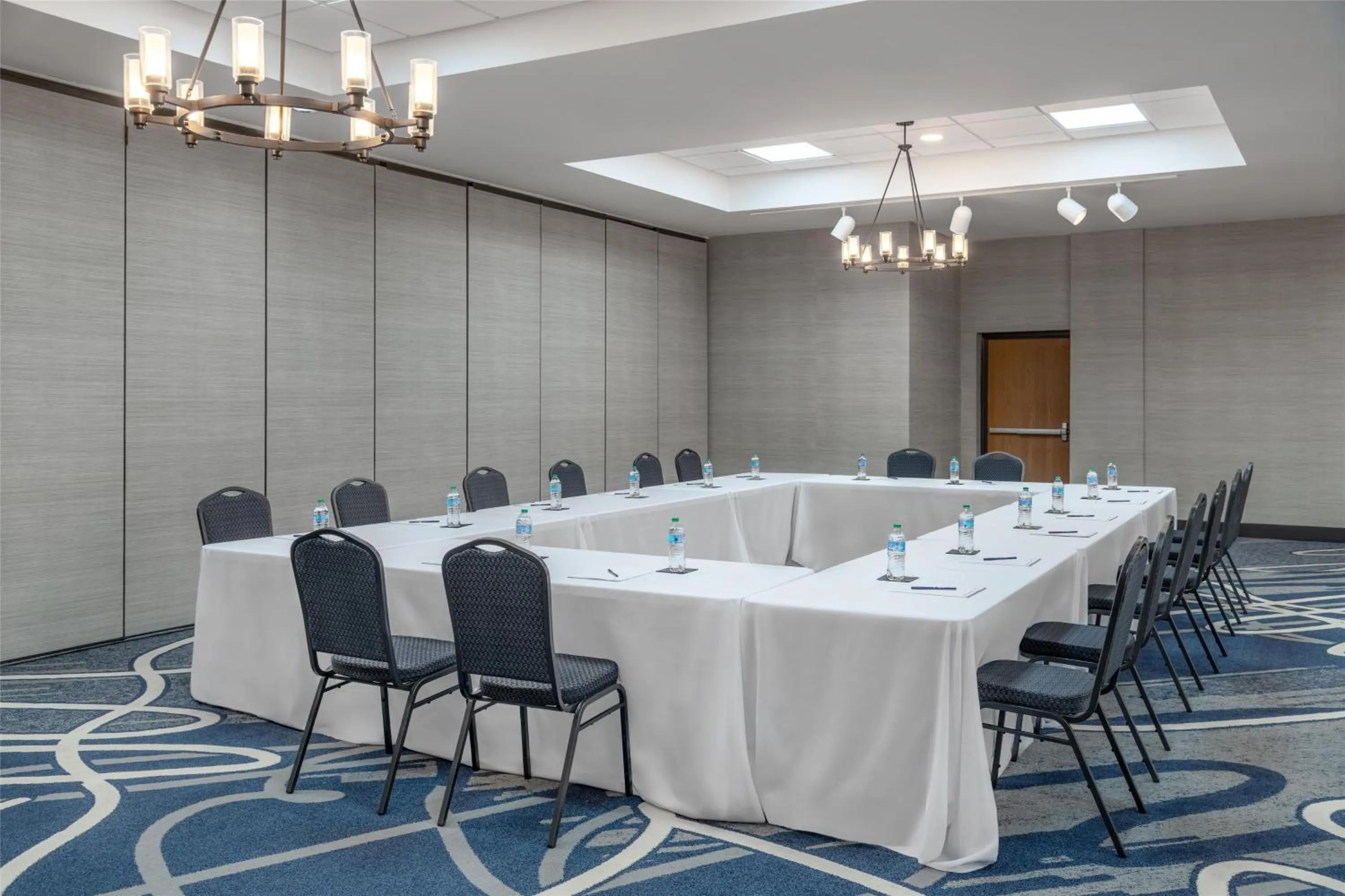 Meeting/conference room in Doubletree By Hilton Owatonna