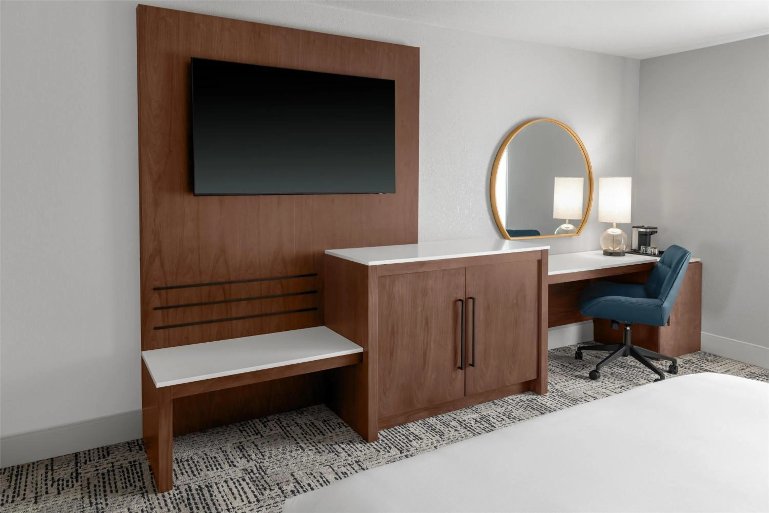 Bedroom, Bed in Doubletree By Hilton Owatonna
