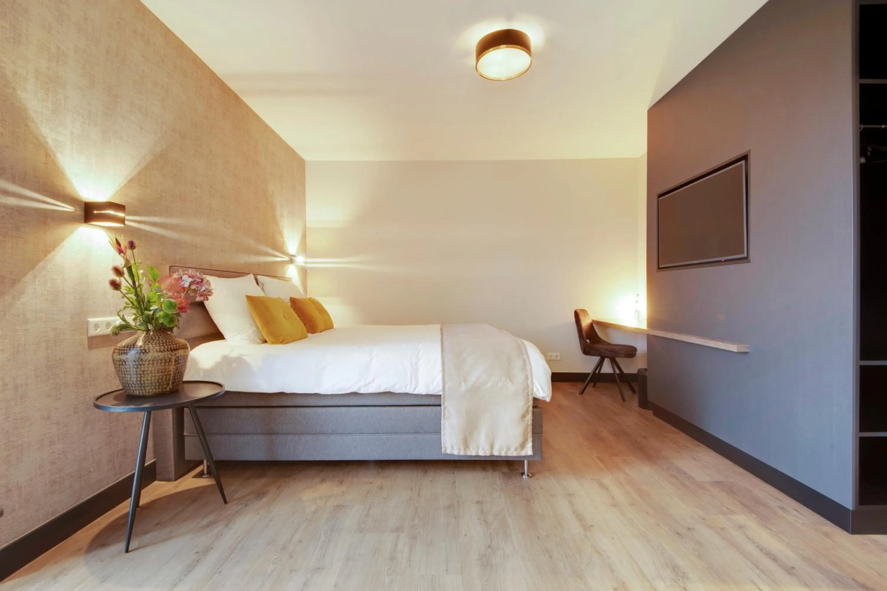 Photo of the whole room, Bed in Op dn Kreijtenberg