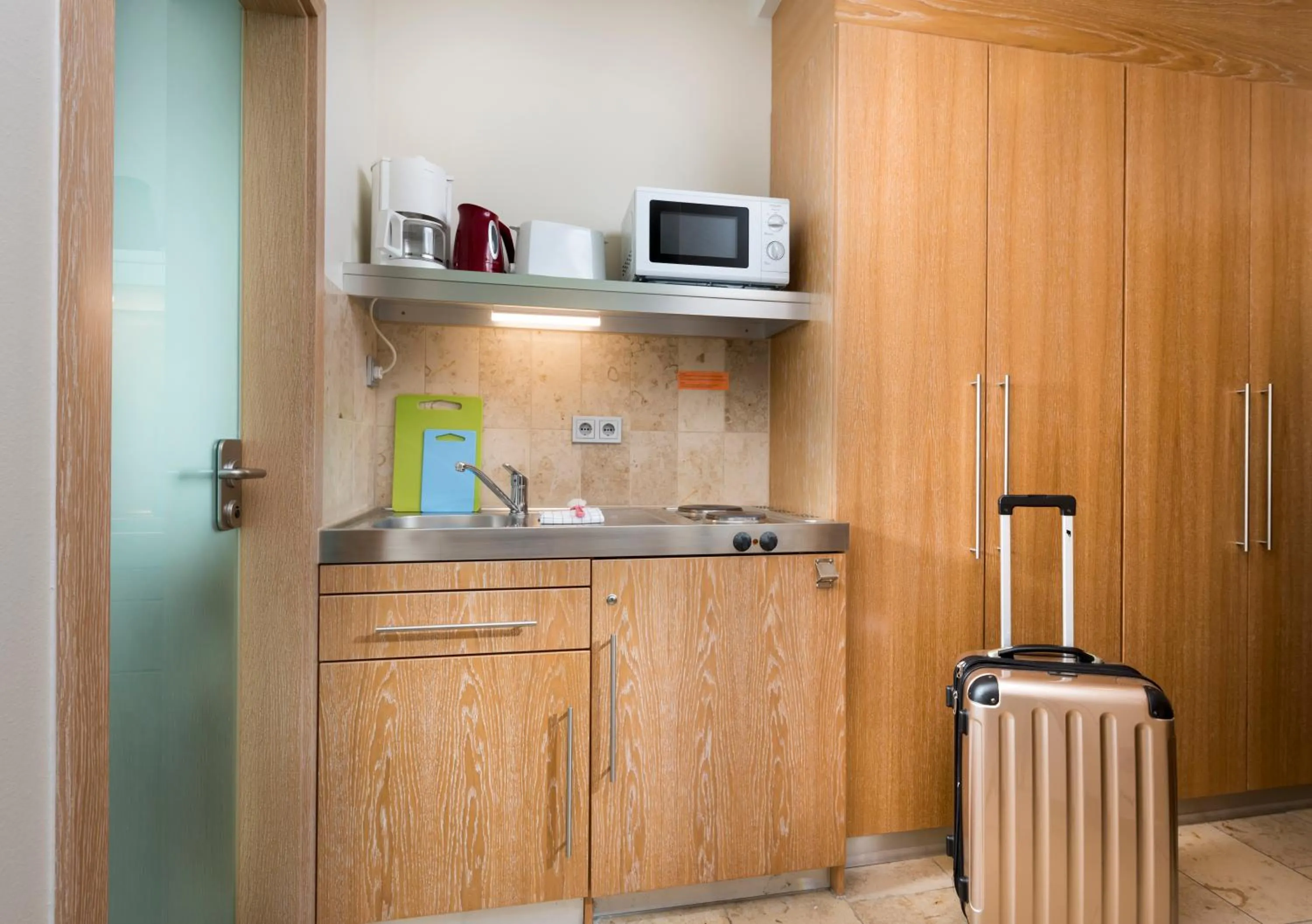 Coffee/tea facilities, Kitchen/Kitchenette in Michels Apart Hotel Berlin