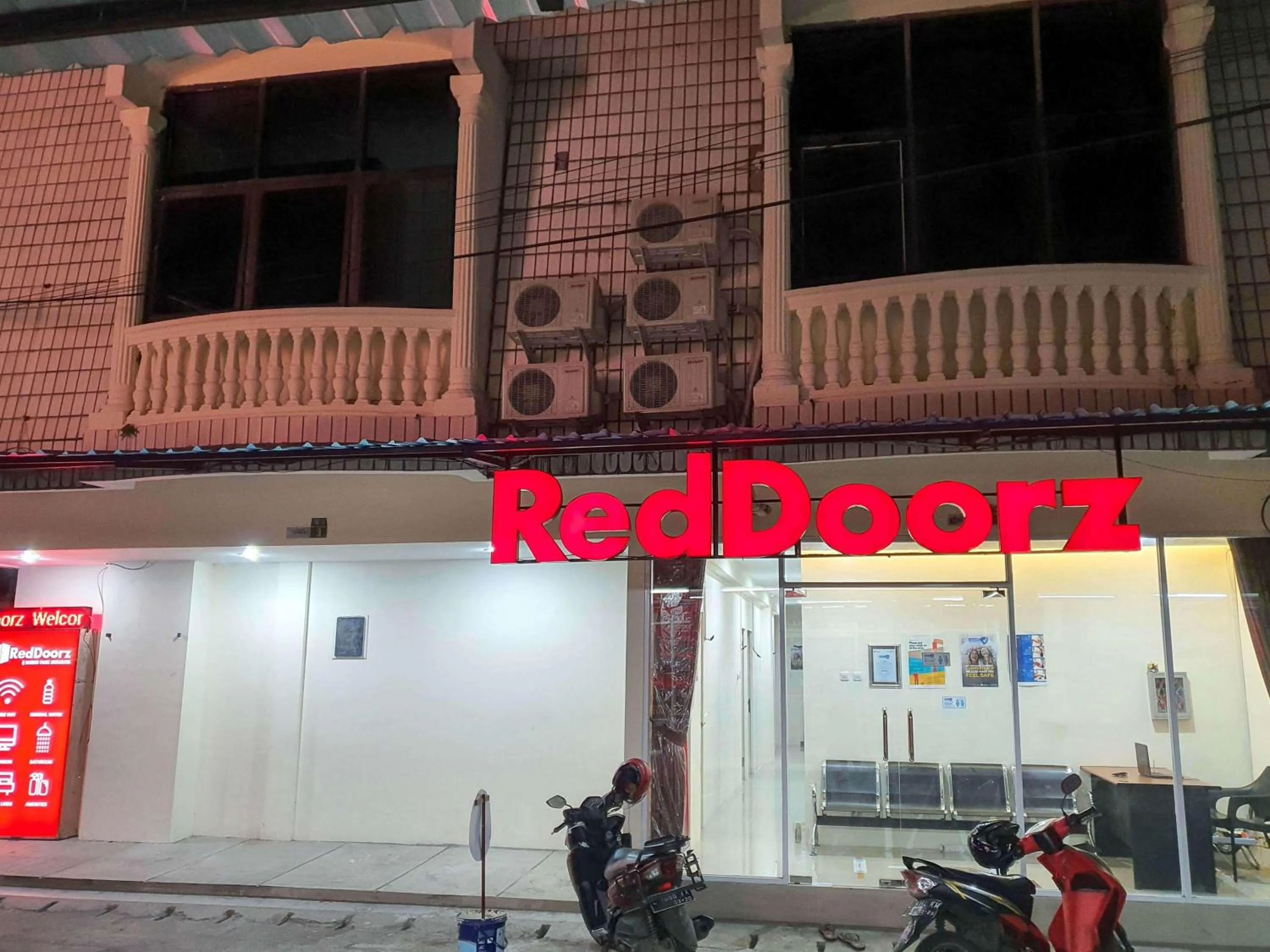 Facade/entrance in RedDoorz at Mayjen Sungkono Surabaya