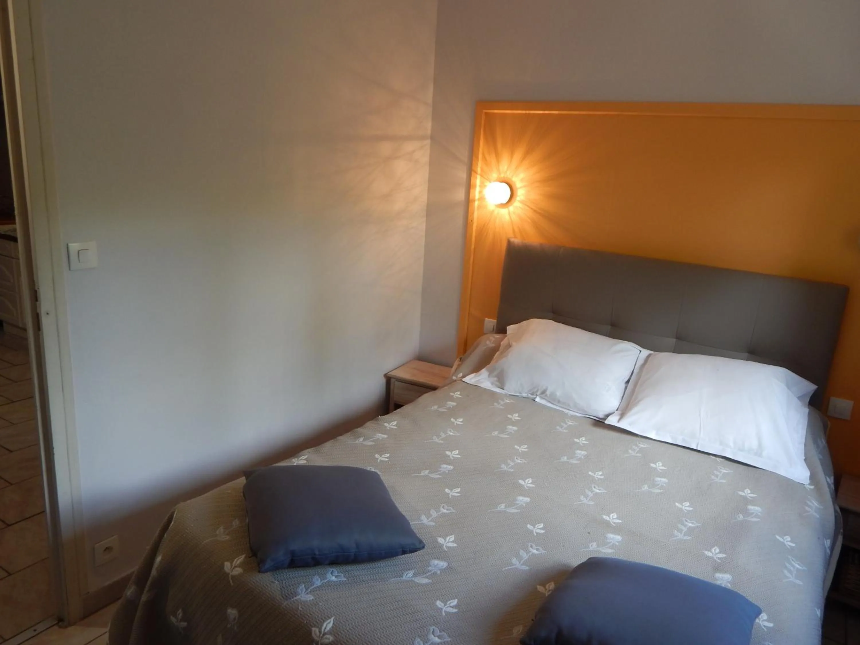 Bed in Les Coquillettes