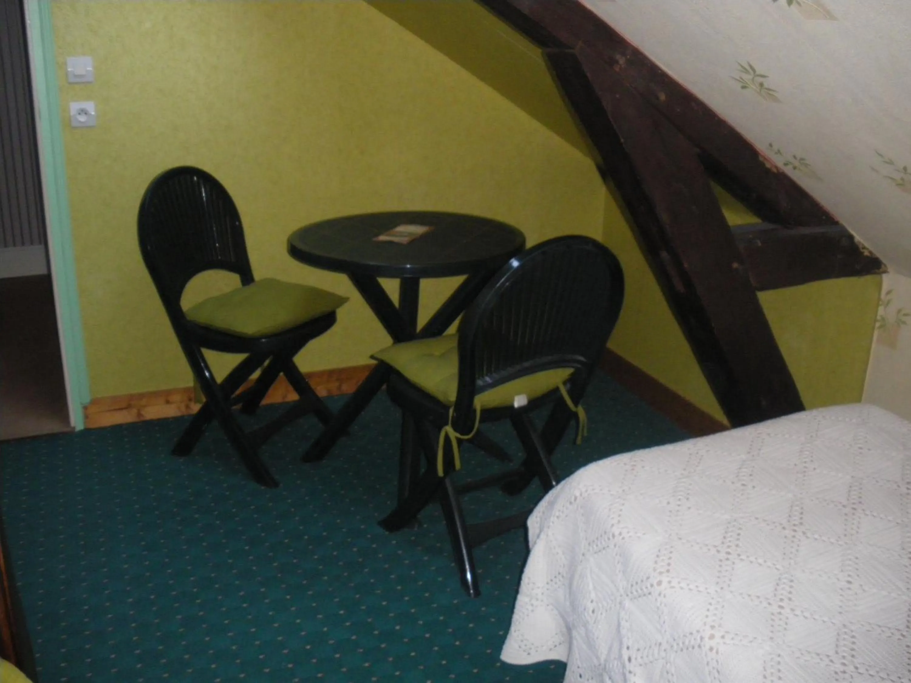 Dining area, Bed in Les Coquillettes