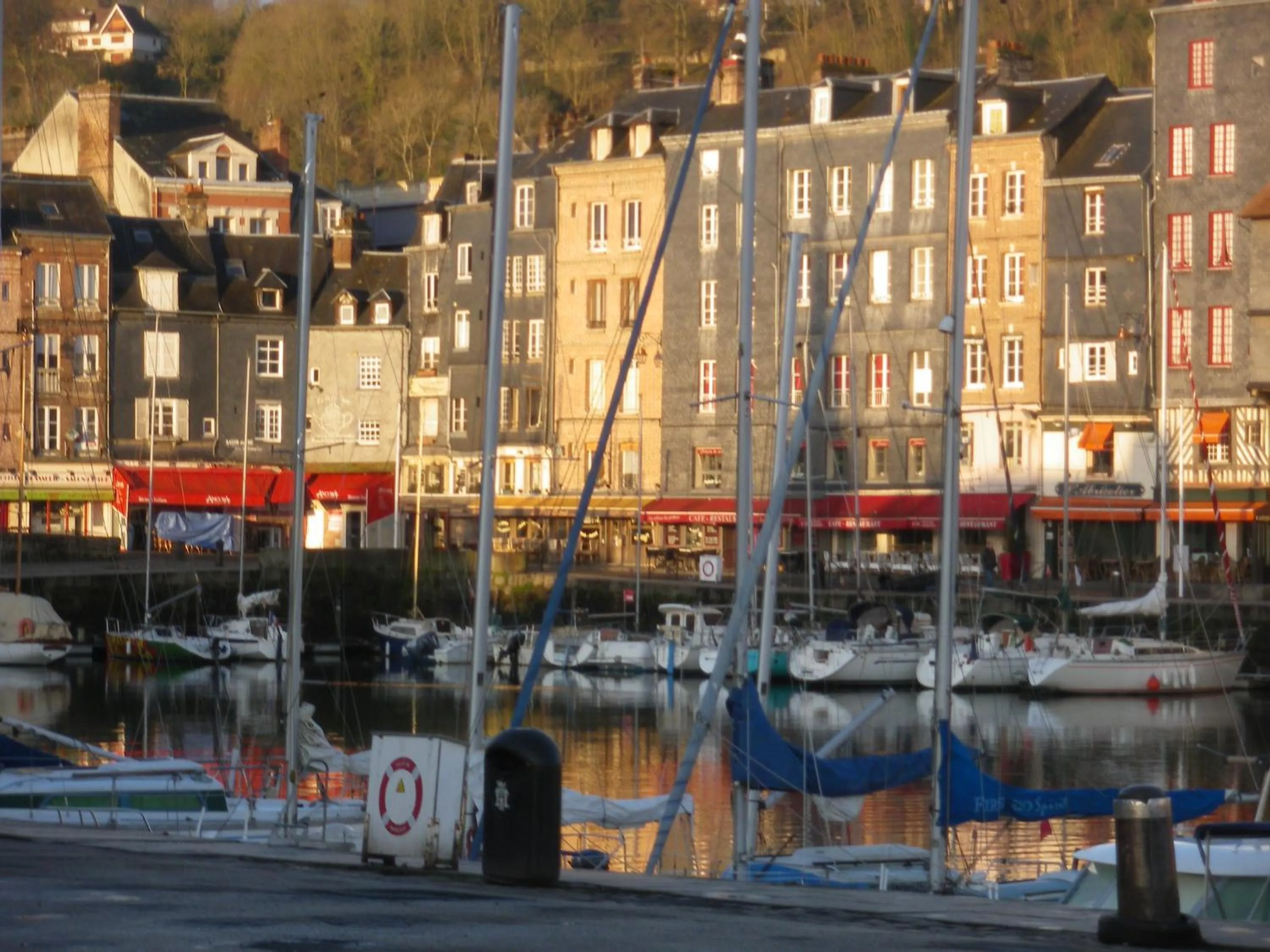 Property building in Les Coquillettes
