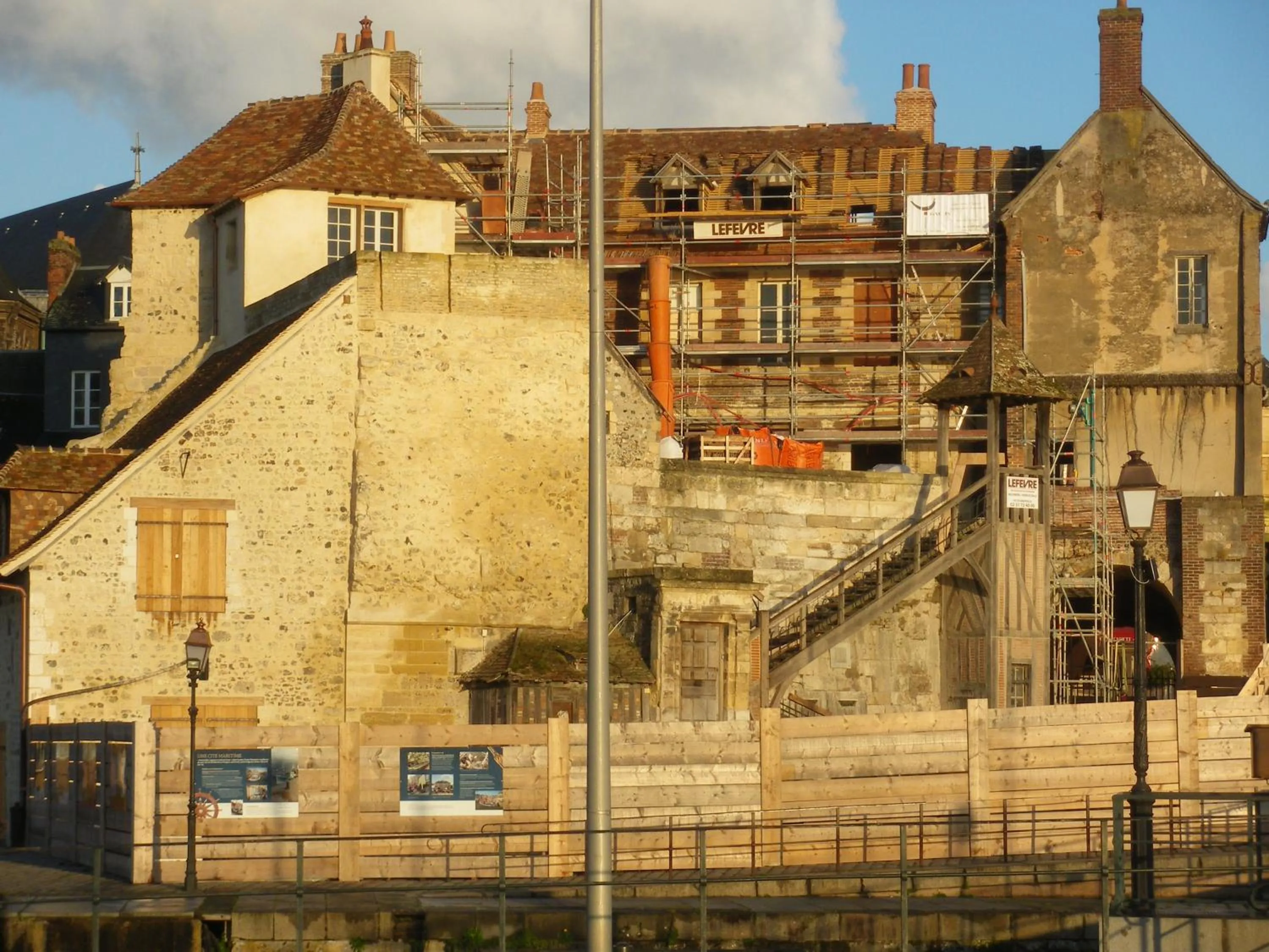 Property building in Les Coquillettes