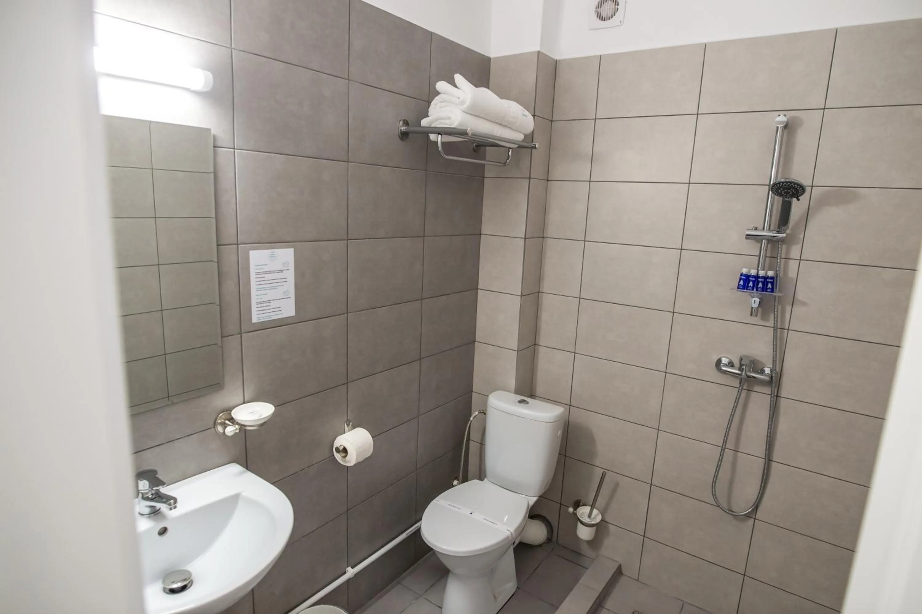 Shower in Hotel Tadora