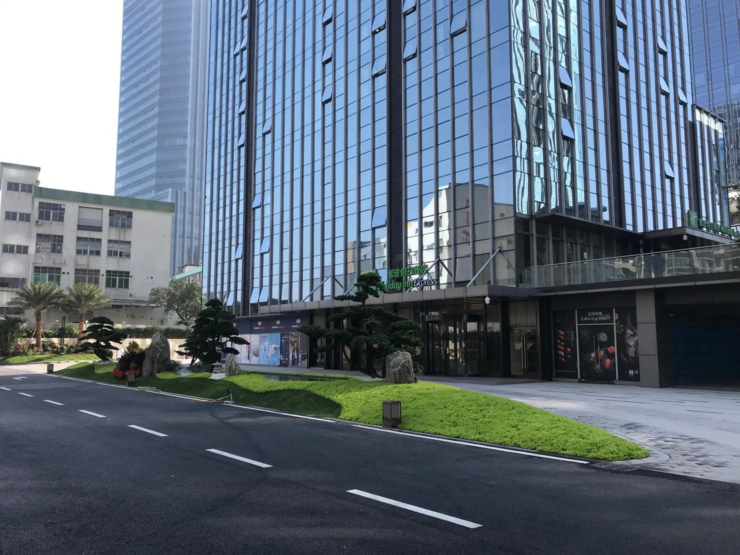 Day in Holiday Inn Express Shenzhen Haiyuan City by IHG