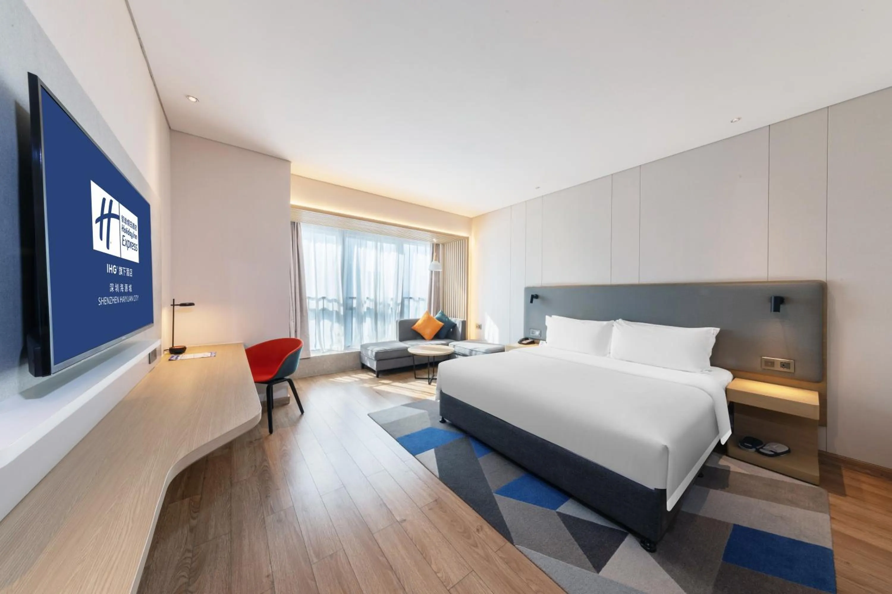 Bed in Holiday Inn Express Shenzhen Haiyuan City by IHG